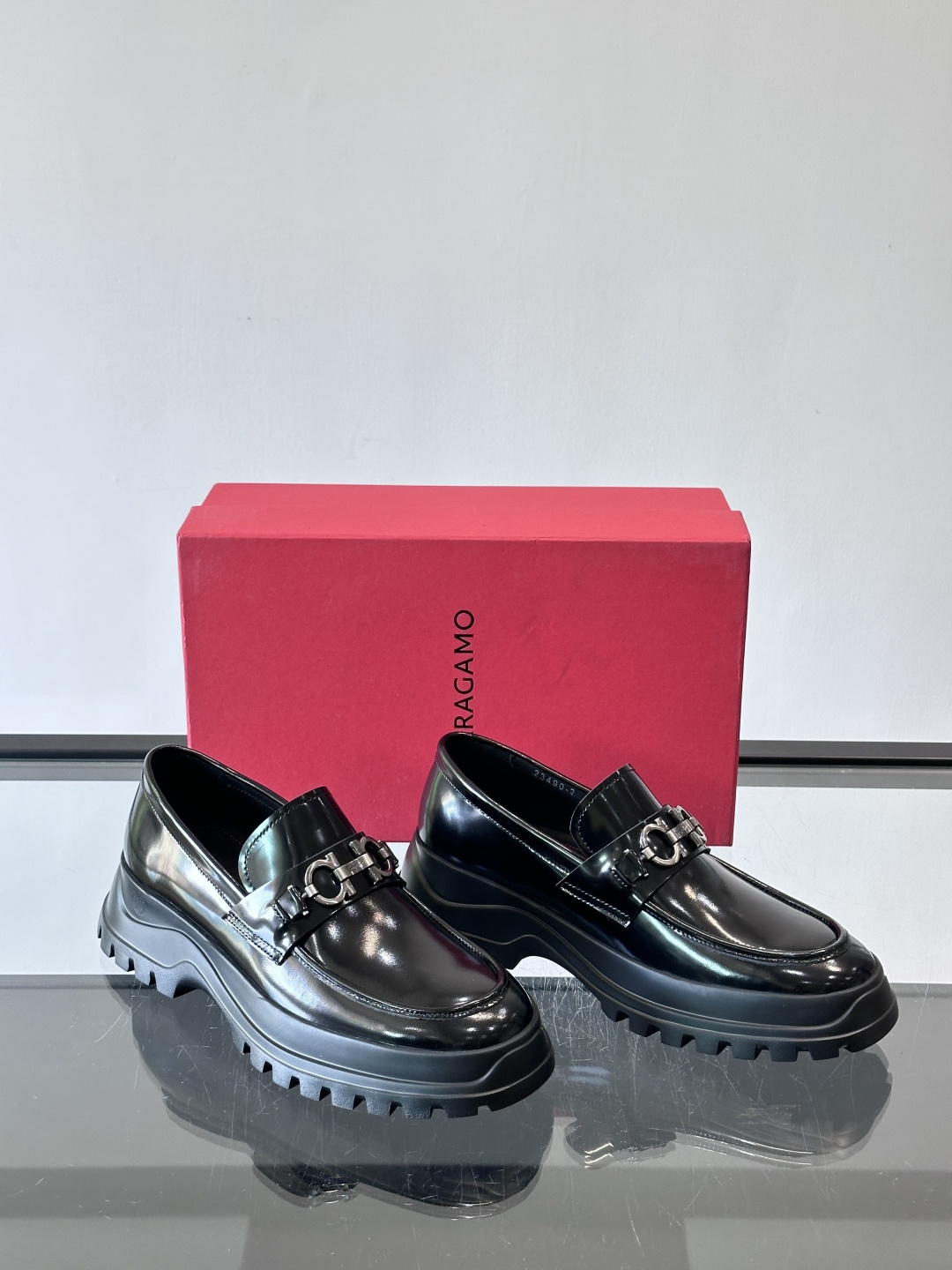 F🆕高端男士正装鞋休闲皮鞋，绅士臻享 型男必备 头层牛皮鞋面 皮质质感一览无余 小牛皮透气内里，橡胶大底