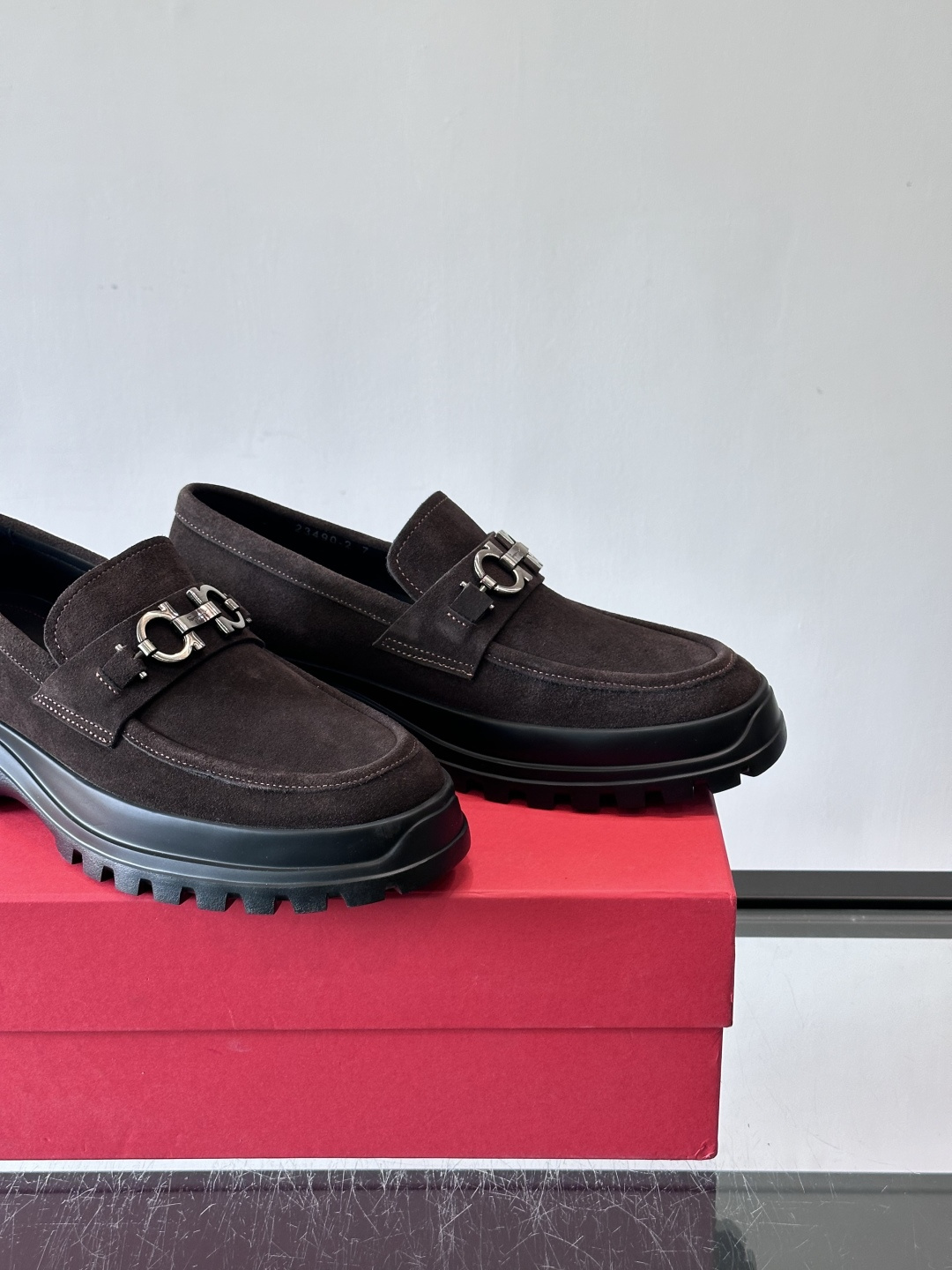 F🆕高端男士正装鞋休闲皮鞋，绅士臻享 型男必备 头层牛皮鞋面 皮质质感一览无余 小牛皮透气内里，橡胶大底