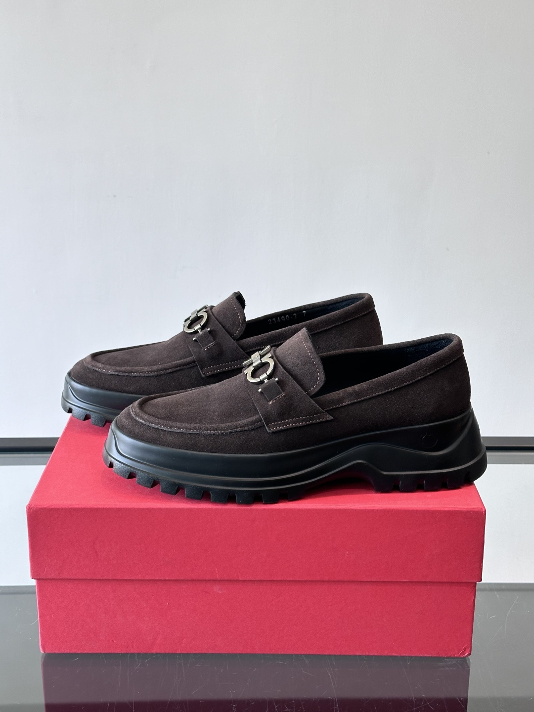 F🆕高端男士正装鞋休闲皮鞋，绅士臻享 型男必备 头层牛皮鞋面 皮质质感一览无余 小牛皮透气内里，橡胶大底