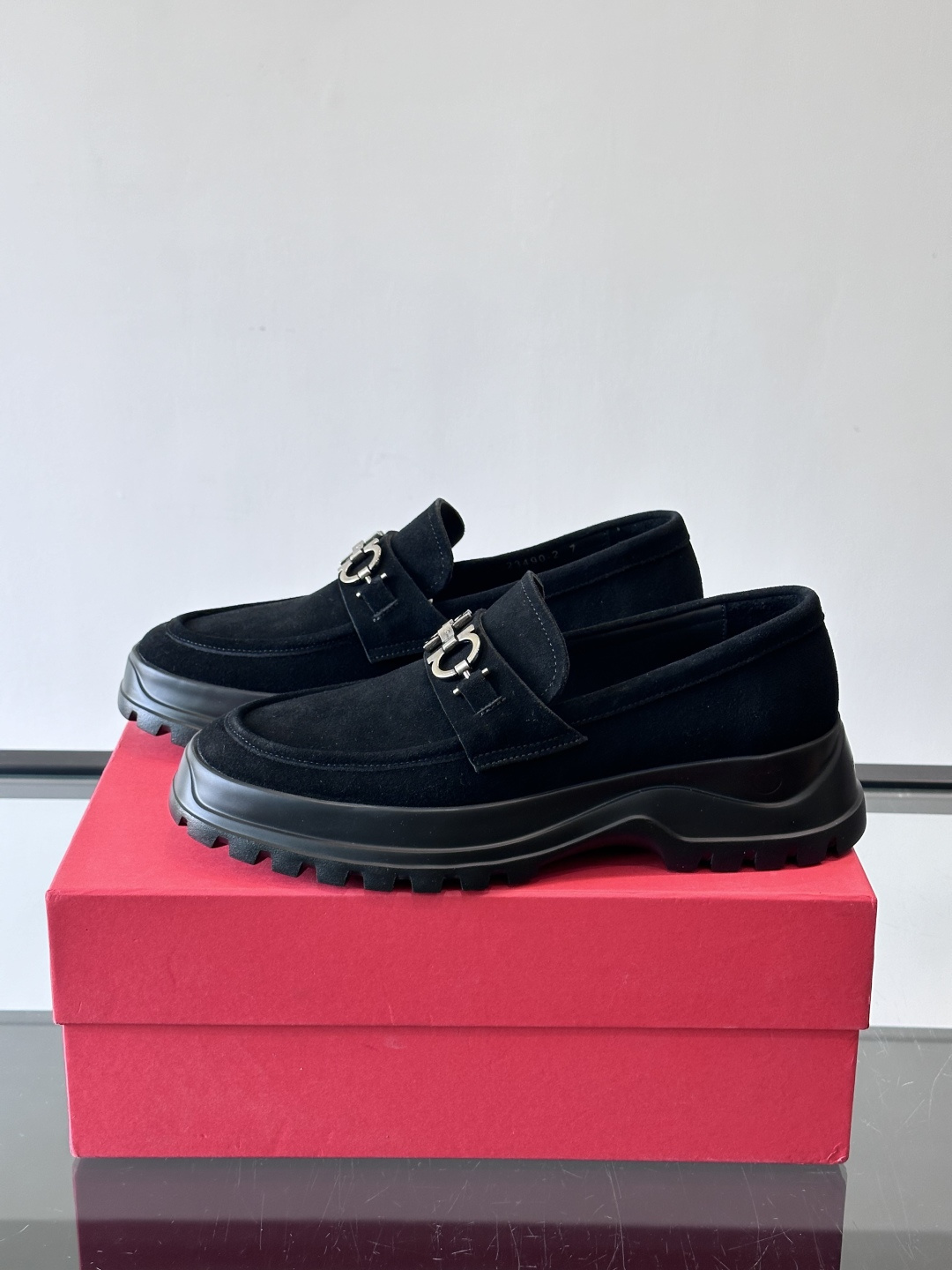 F🆕高端男士正装鞋休闲皮鞋，绅士臻享 型男必备 头层牛皮鞋面 皮质质感一览无余 小牛皮透气内里，橡胶大底