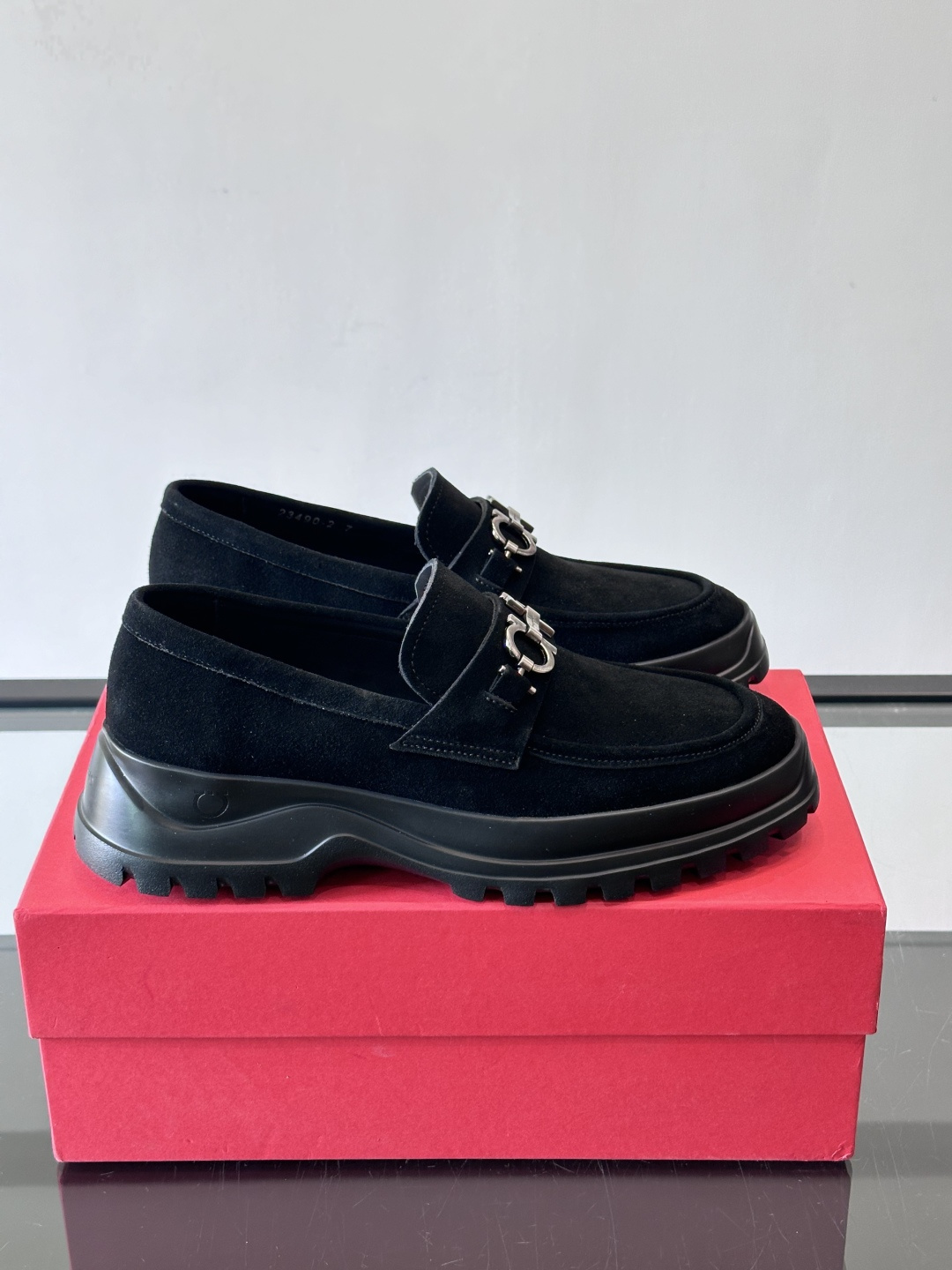 F🆕高端男士正装鞋休闲皮鞋，绅士臻享 型男必备 头层牛皮鞋面 皮质质感一览无余 小牛皮透气内里，橡胶大底