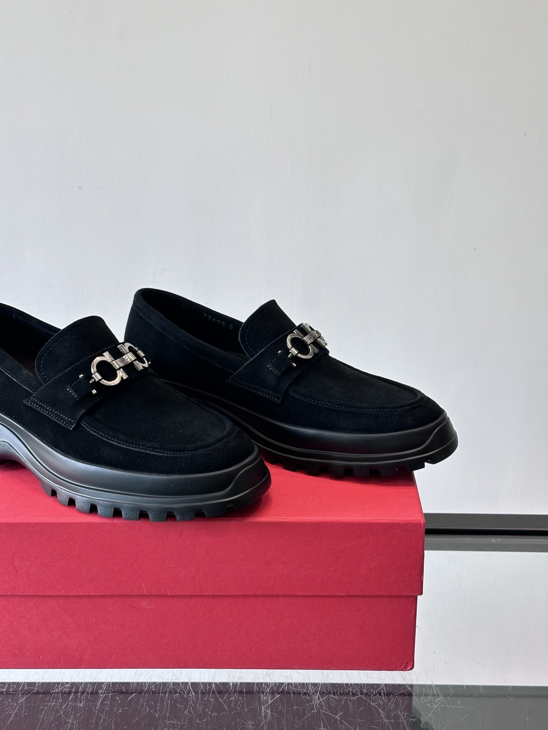 F🆕高端男士正装鞋休闲皮鞋，绅士臻享 型男必备 头层牛皮鞋面 皮质质感一览无余 小牛皮透气内里，橡胶大底