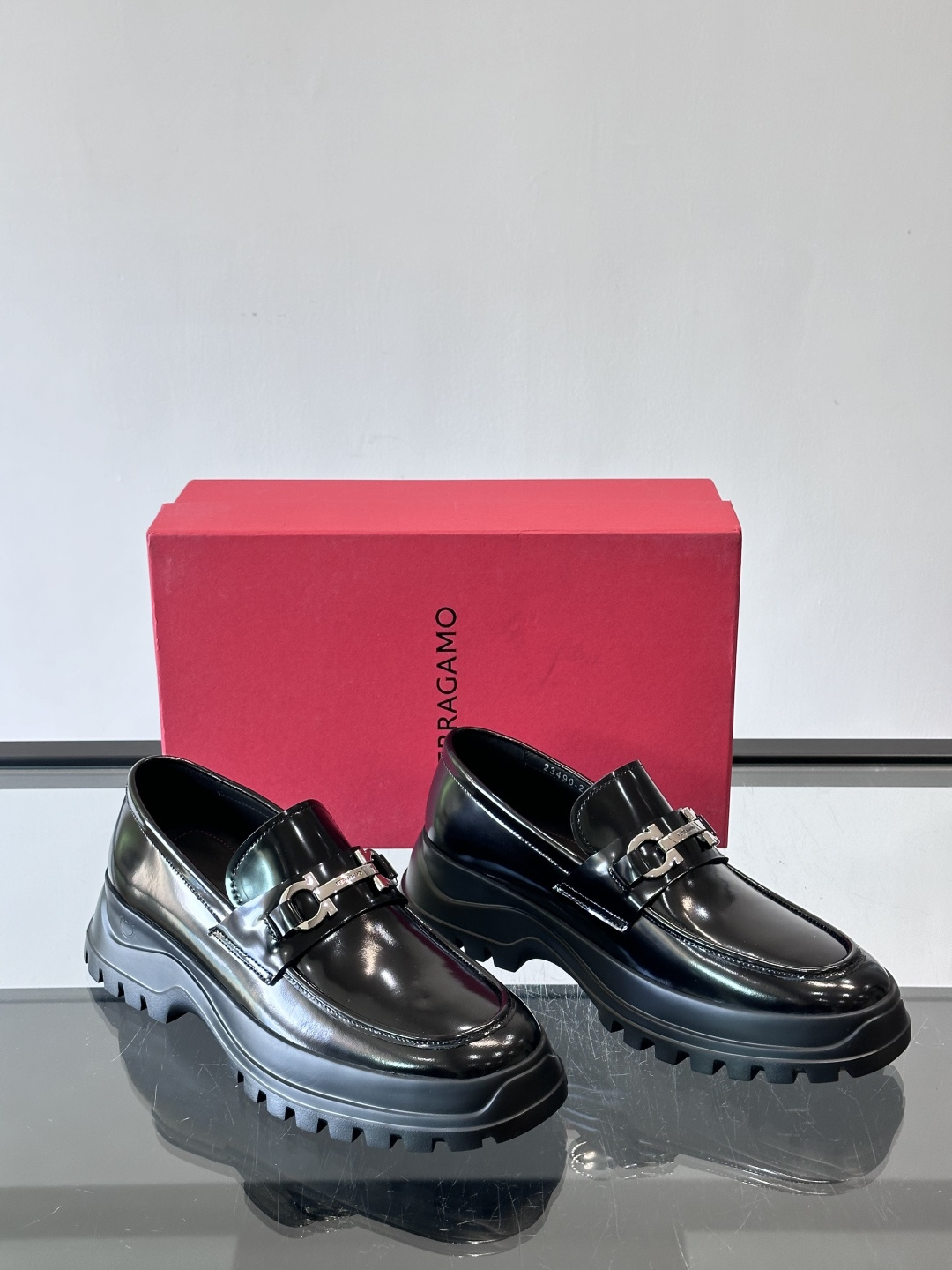 F🆕高端男士正装鞋休闲皮鞋，绅士臻享 型男必备 头层牛皮鞋面 皮质质感一览无余 小牛皮透气内里，橡胶大底