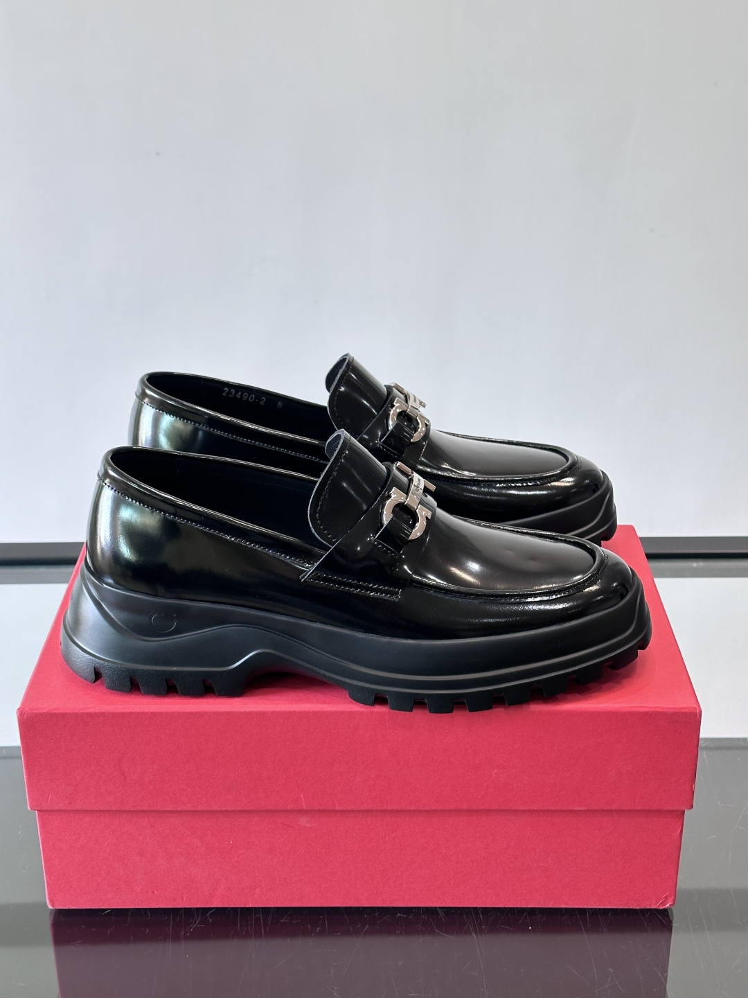 F🆕高端男士正装鞋休闲皮鞋，绅士臻享 型男必备 头层牛皮鞋面 皮质质感一览无余 小牛皮透气内里，橡胶大底