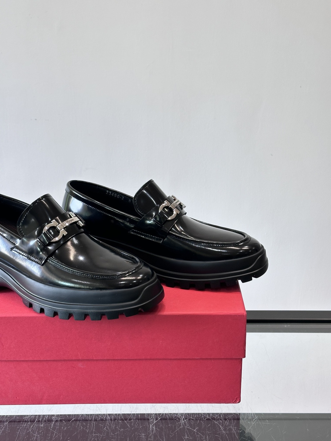 F🆕高端男士正装鞋休闲皮鞋，绅士臻享 型男必备 头层牛皮鞋面 皮质质感一览无余 小牛皮透气内里，橡胶大底