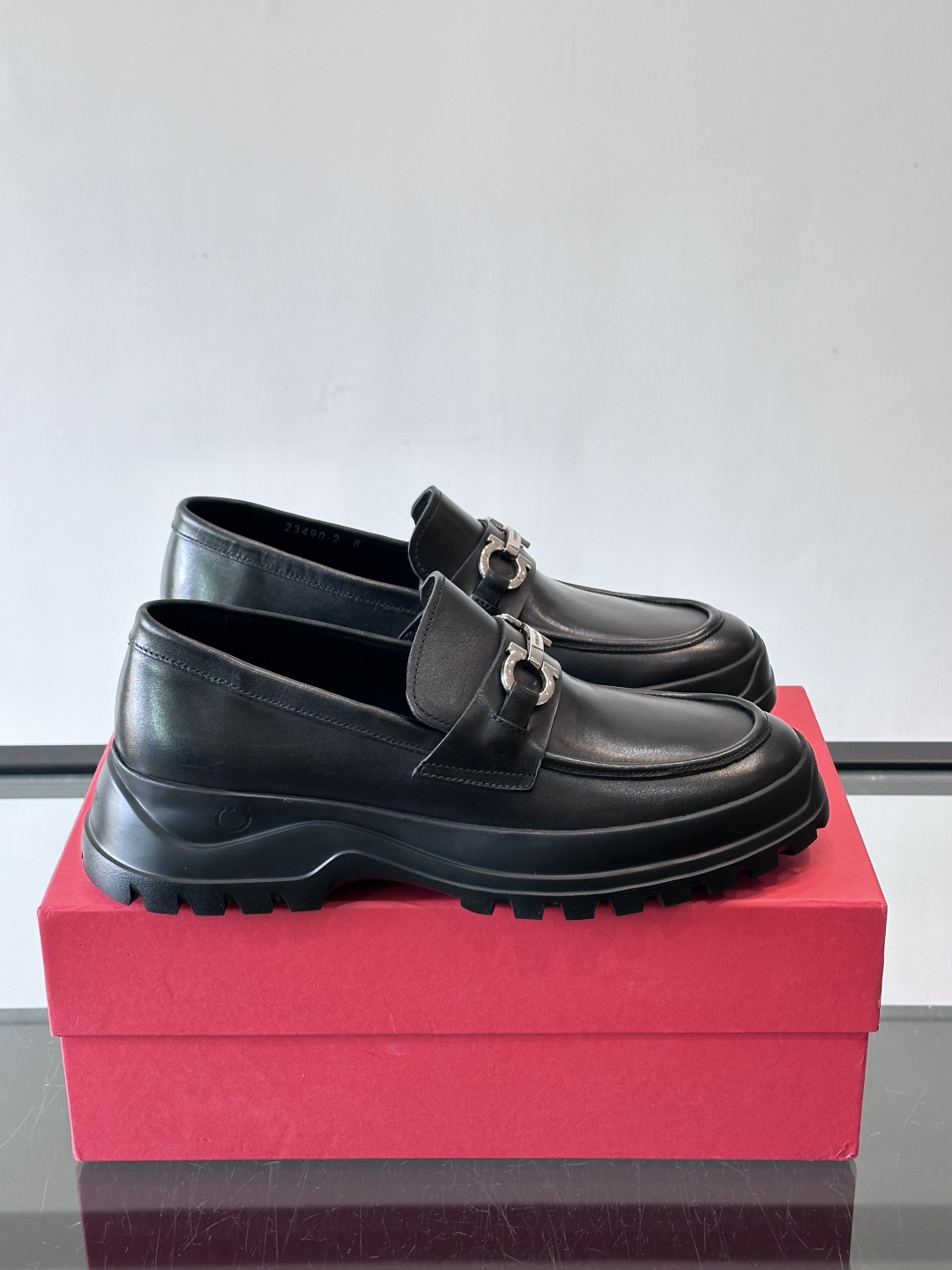 F🆕高端男士正装鞋休闲皮鞋，绅士臻享 型男必备 头层牛皮鞋面 皮质质感一览无余 小牛皮透气内里，橡胶大底