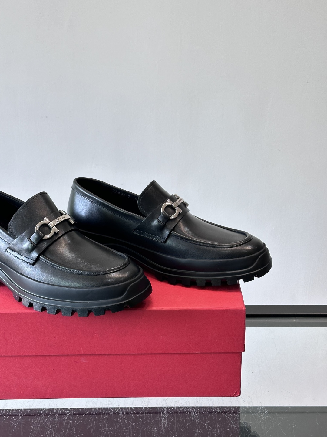 F🆕高端男士正装鞋休闲皮鞋，绅士臻享 型男必备 头层牛皮鞋面 皮质质感一览无余 小牛皮透气内里，橡胶大底