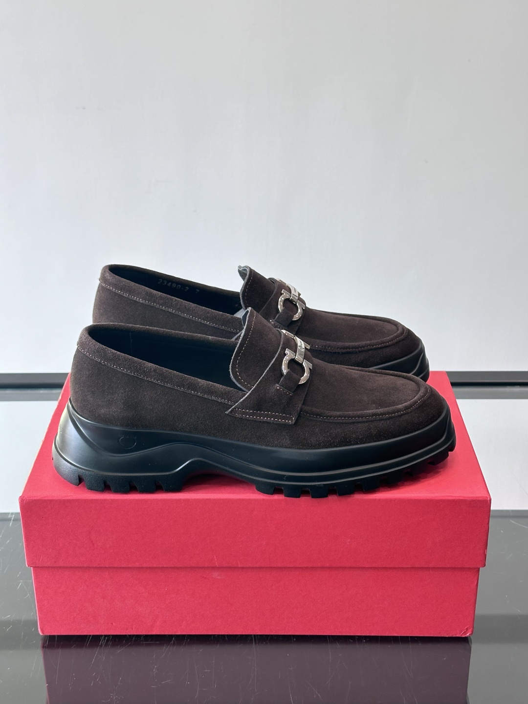 F🆕高端男士正装鞋休闲皮鞋，绅士臻享 型男必备 头层牛皮鞋面 皮质质感一览无余 小牛皮透气内里，橡胶大底