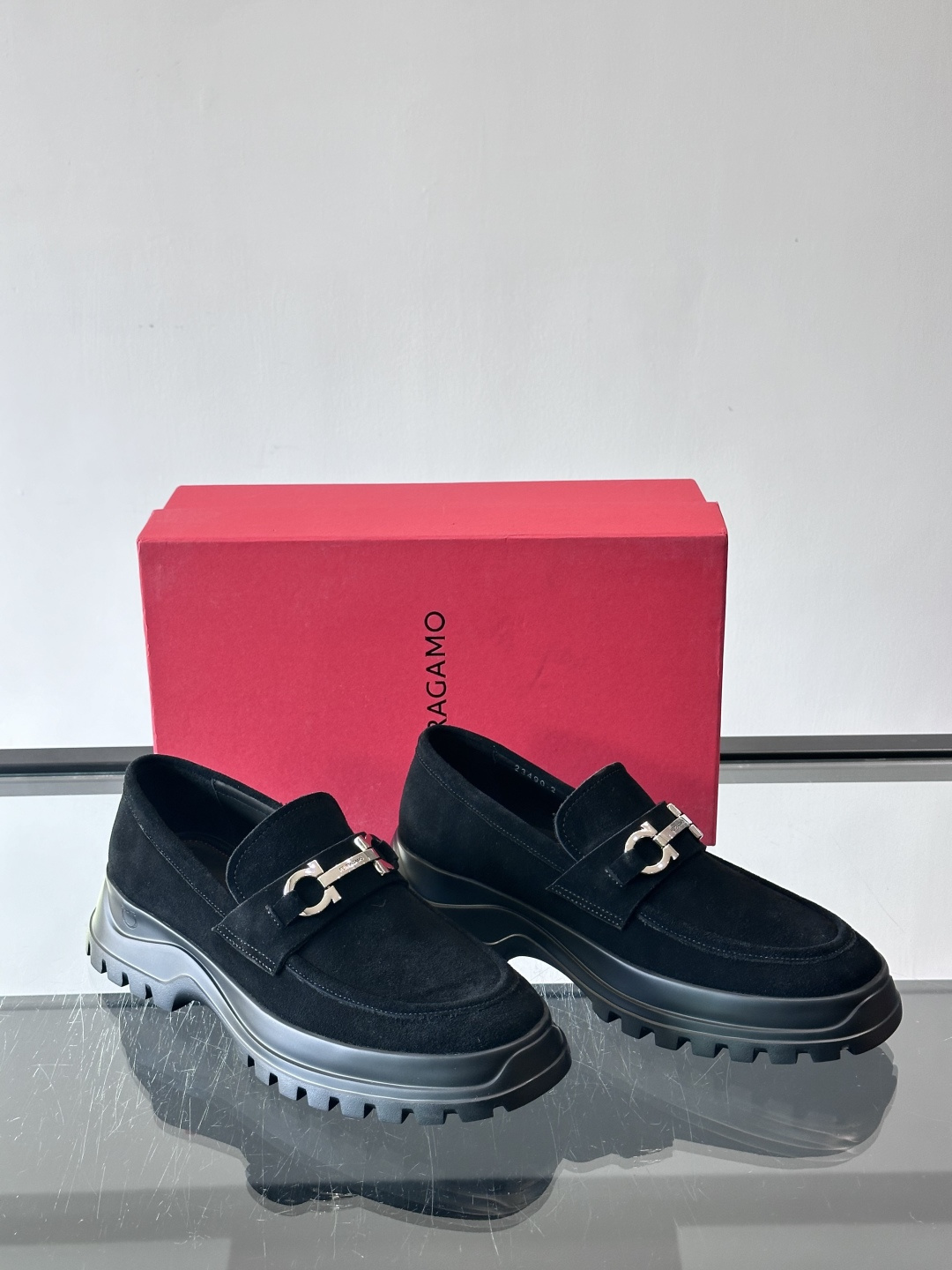 F🆕高端男士正装鞋休闲皮鞋，绅士臻享 型男必备 头层牛皮鞋面 皮质质感一览无余 小牛皮透气内里，橡胶大底