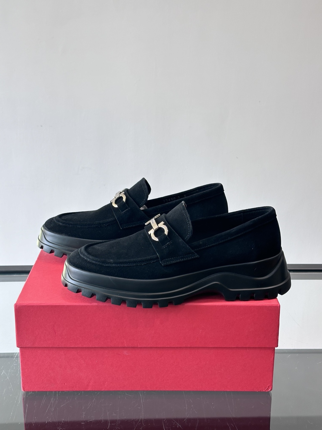 F🆕高端男士正装鞋休闲皮鞋，绅士臻享 型男必备 头层牛皮鞋面 皮质质感一览无余 小牛皮透气内里，橡胶大底