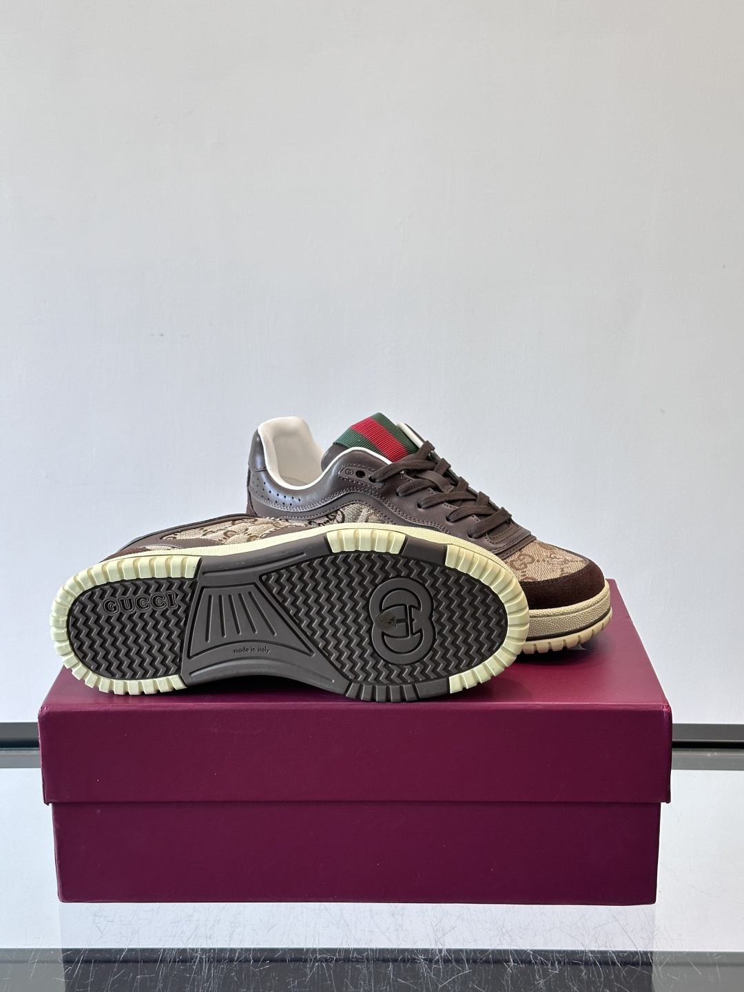 𝐆𝐮𝐜𝐜𝐢 𝐑𝐞-𝐖𝐞𝐛 作为Sabato De Sarno为Gucci打造的首款运动鞋，Re-Web系