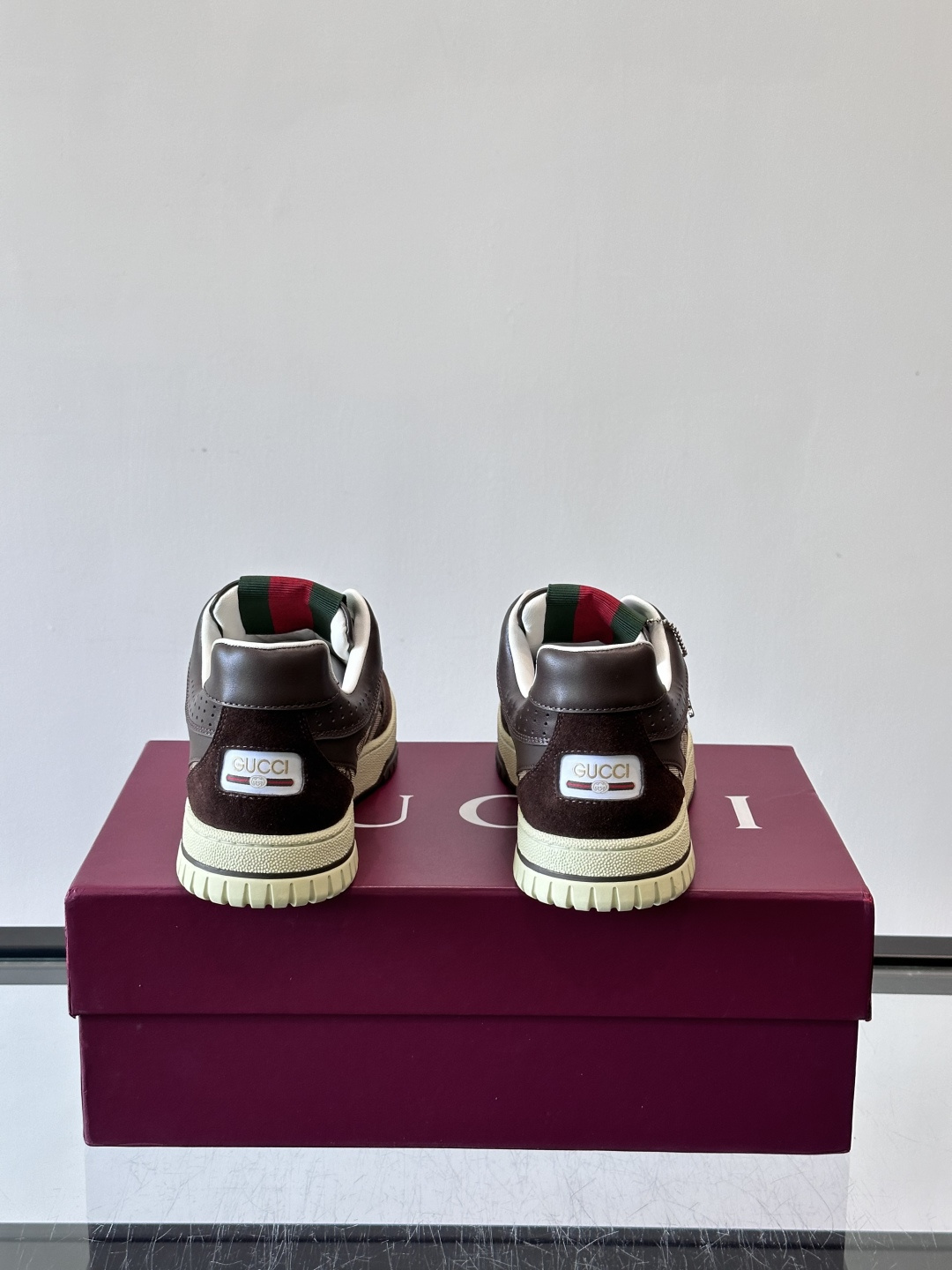 𝐆𝐮𝐜𝐜𝐢 𝐑𝐞-𝐖𝐞𝐛 作为Sabato De Sarno为Gucci打造的首款运动鞋，Re-Web系