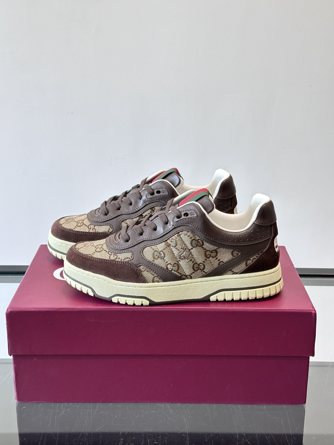 𝐆𝐮𝐜𝐜𝐢 𝐑𝐞-𝐖𝐞𝐛 作为Sabato De Sarno为Gucci打造的首款运动鞋，Re-Web系