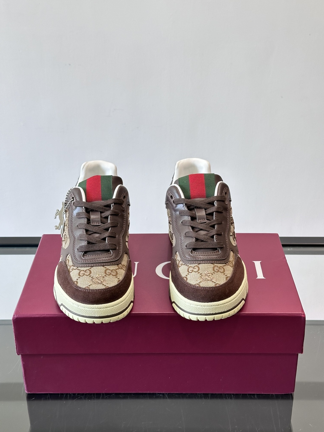 𝐆𝐮𝐜𝐜𝐢 𝐑𝐞-𝐖𝐞𝐛 作为Sabato De Sarno为Gucci打造的首款运动鞋，Re-Web系