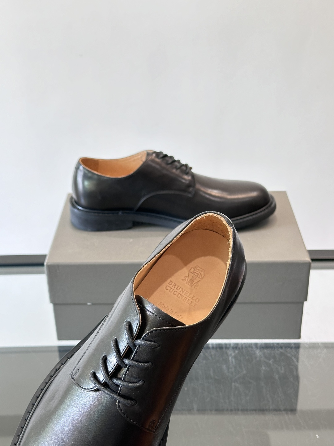 Brunello Cucinelli 高端男士休闲皮鞋，原版进口皮料打造，此款鞋型堪称经典，永不过时！真