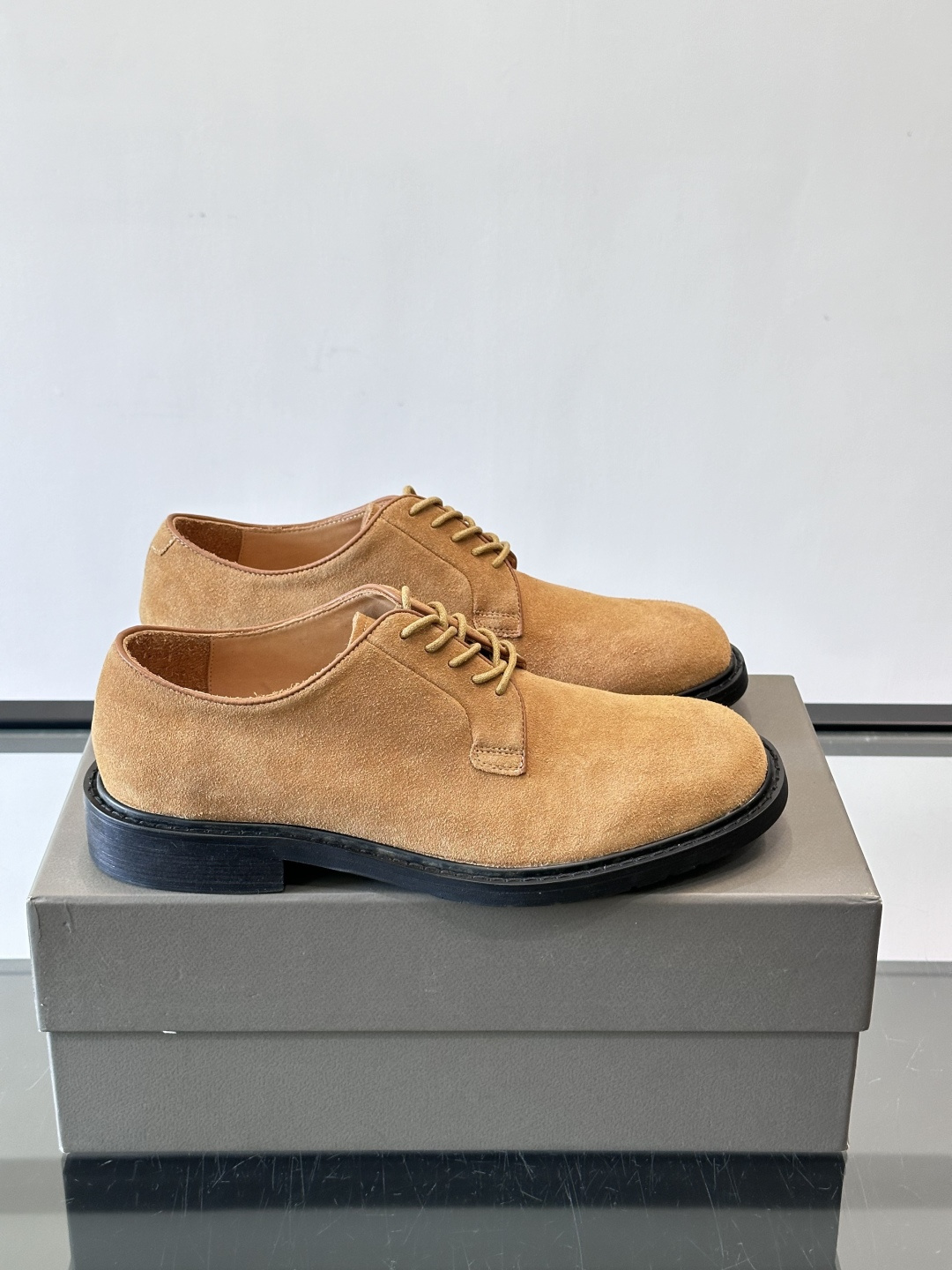 NO:745867,Brunello Cucinelli high-end men's casual leather shoes, made of original imported leather, this shoe style is classic and will never go out of style!  Genuine leather lining is softer and more comfortable on your feet!  The personalized logo and unique fine groove design on the outsole make it instantly luxurious!  Size39-44 (38.45 customized),, brunello cucinelli19860909Brunello Cucinelli 高端男士休闲皮鞋,原版进口皮料打造,此款鞋型堪称经典,永不过时！真皮内里穿在脚上更加柔软舒适！外底上的个性logo和独特的细纹凹槽设计,奢华度瞬间爆棚！ Size39-44（38.45定制）,,brunello cucinelli,Men's shoes