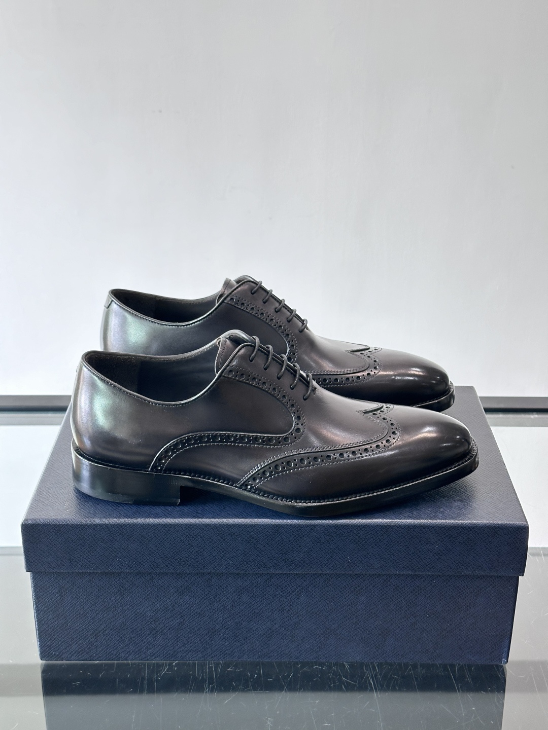 Prada普拉达高端真皮大底正装皮鞋，采用进口牛皮鞋面 柔软有型，手工改色工艺，低调奢华气质，舒适透气版