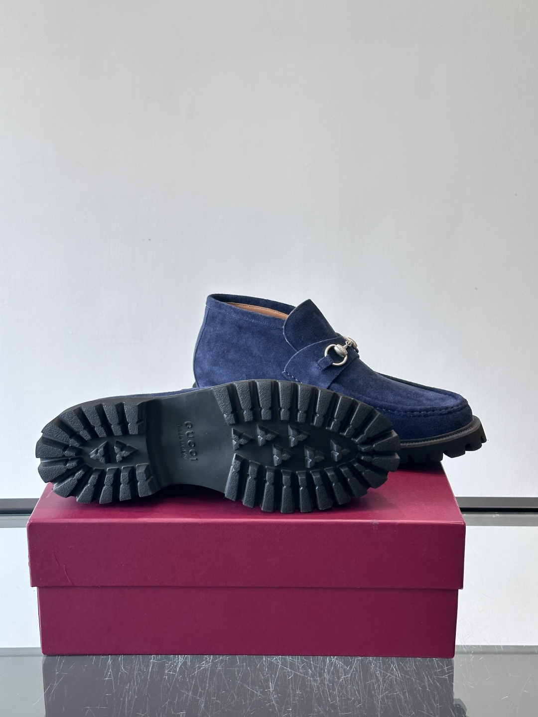 Gucc*乐福鞋选用优质牛🐮皮，鞋面光滑有质感，搭配金属环扣，复古又精致✨。厚底防滑设计，日常通勤或户外