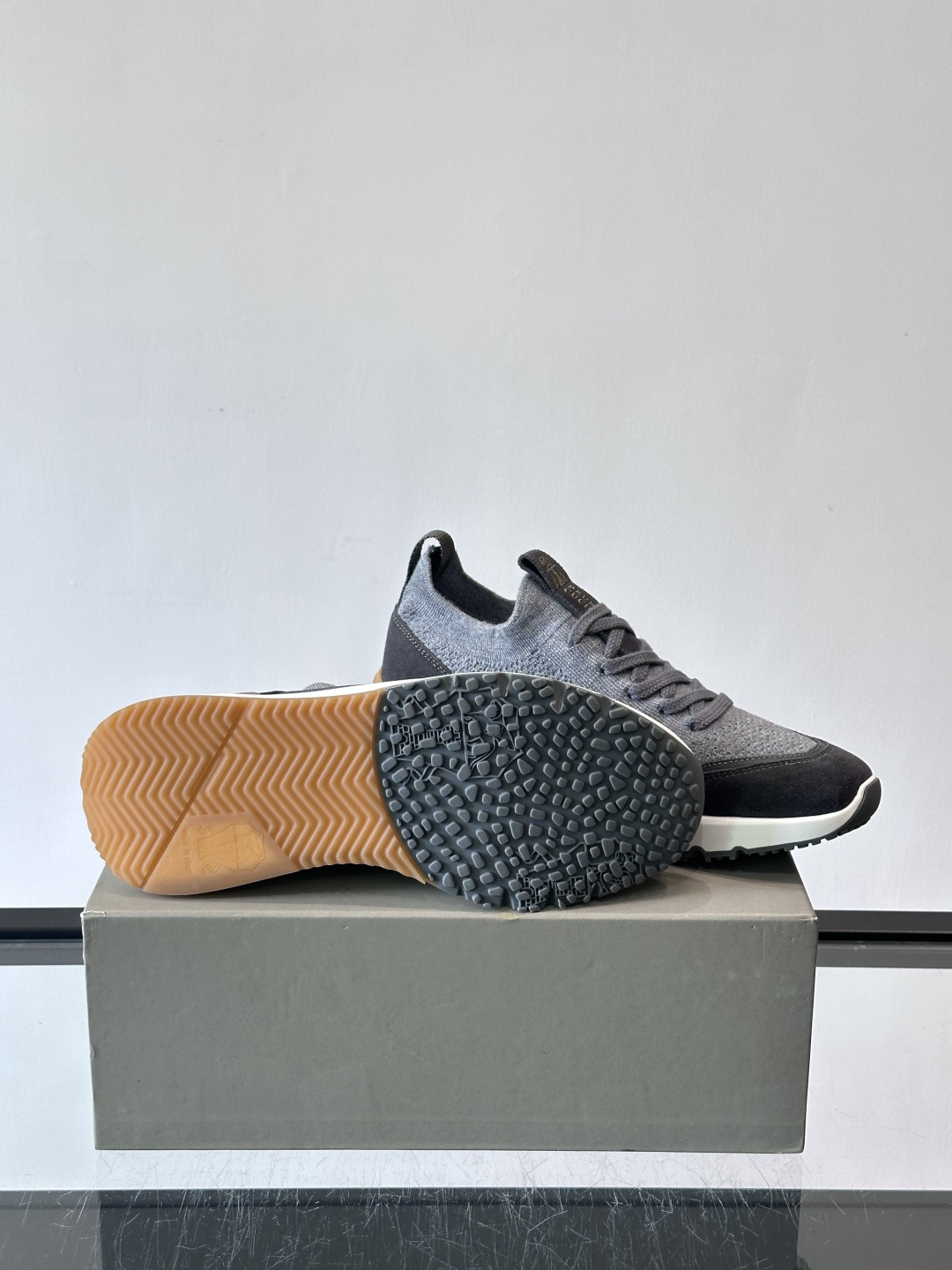 Brunello Cucinelli 新款拼色运动板男鞋 此款运动鞋面料采用进口飞织，春夏穿着舒适透气，