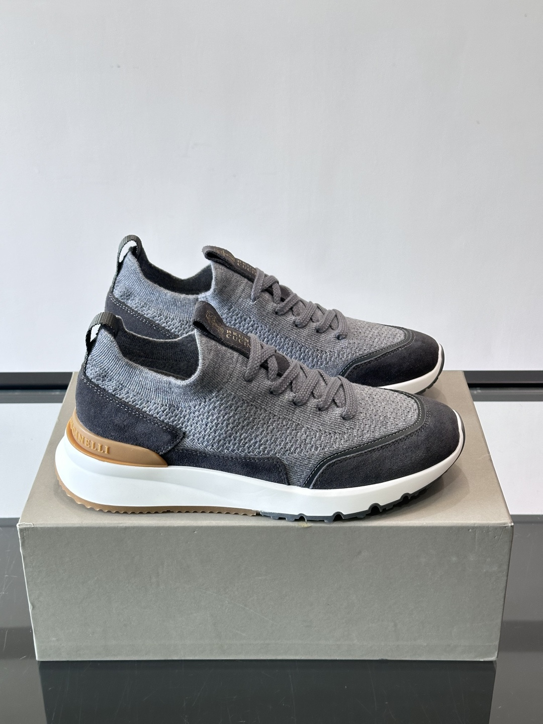 Brunello Cucinelli 新款拼色运动板男鞋 此款运动鞋面料采用进口飞织，春夏穿着舒适透气，