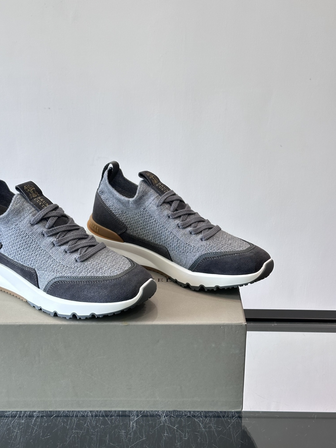 Brunello Cucinelli 新款拼色运动板男鞋 此款运动鞋面料采用进口飞织，春夏穿着舒适透气，