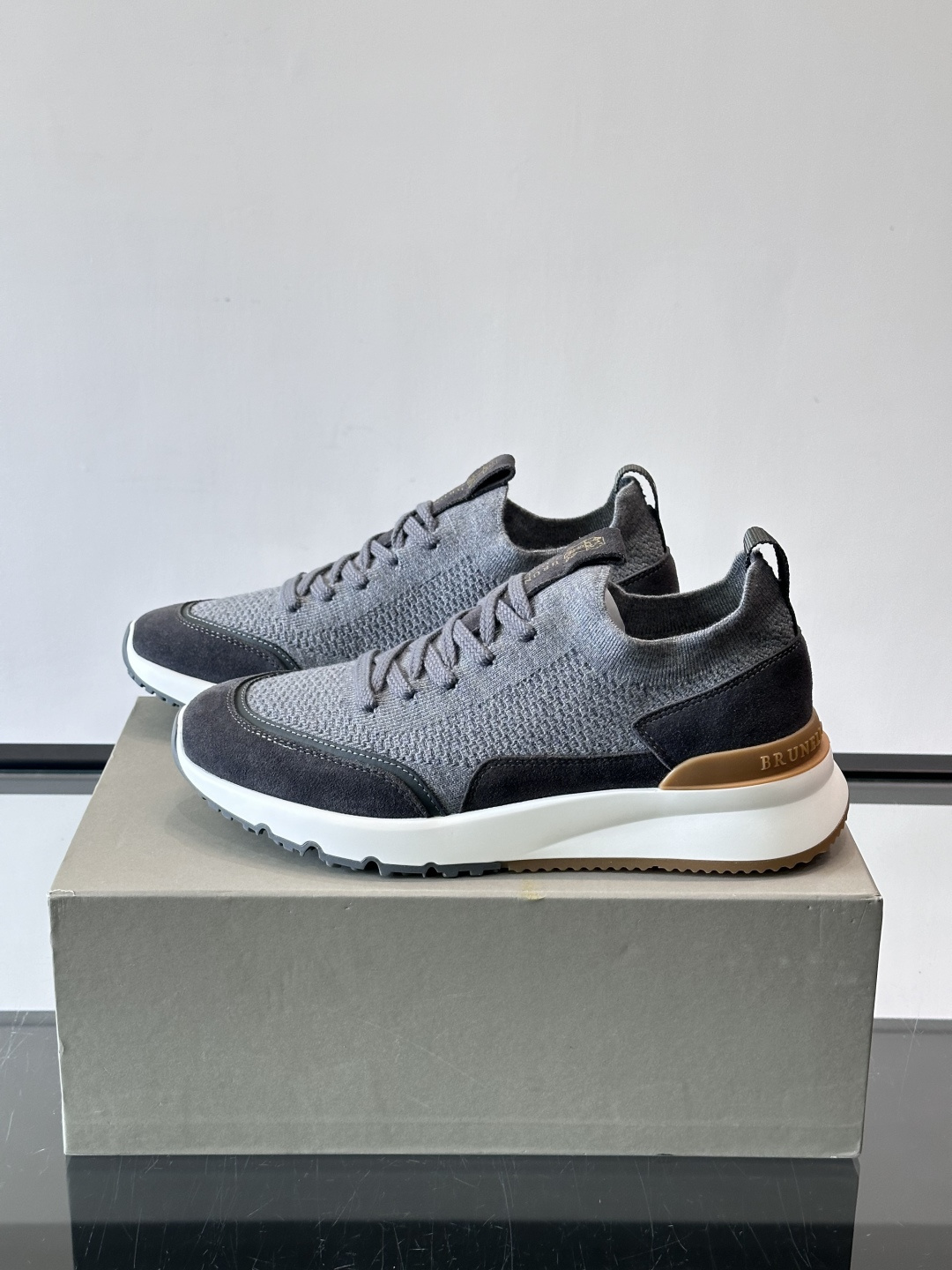 Brunello Cucinelli 新款拼色运动板男鞋 此款运动鞋面料采用进口飞织，春夏穿着舒适透气，