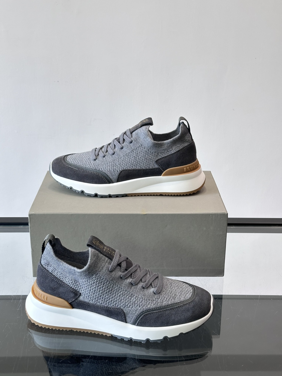 Brunello Cucinelli 新款拼色运动板男鞋 此款运动鞋面料采用进口飞织，春夏穿着舒适透气，