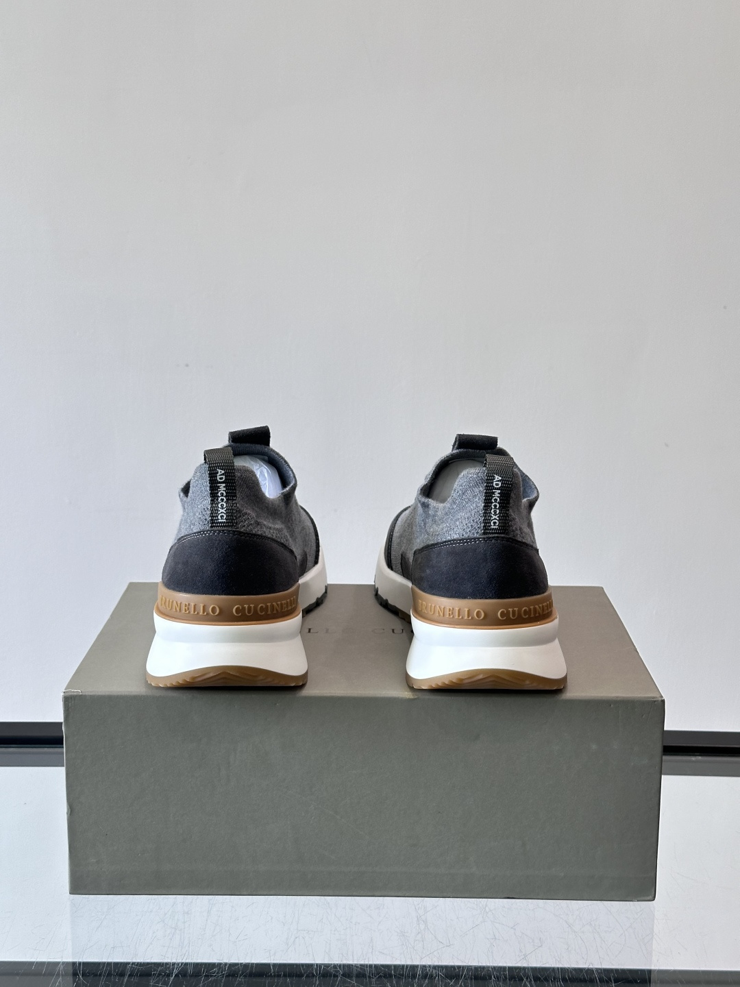 Brunello Cucinelli 新款拼色运动板男鞋 此款运动鞋面料采用进口飞织，春夏穿着舒适透气，