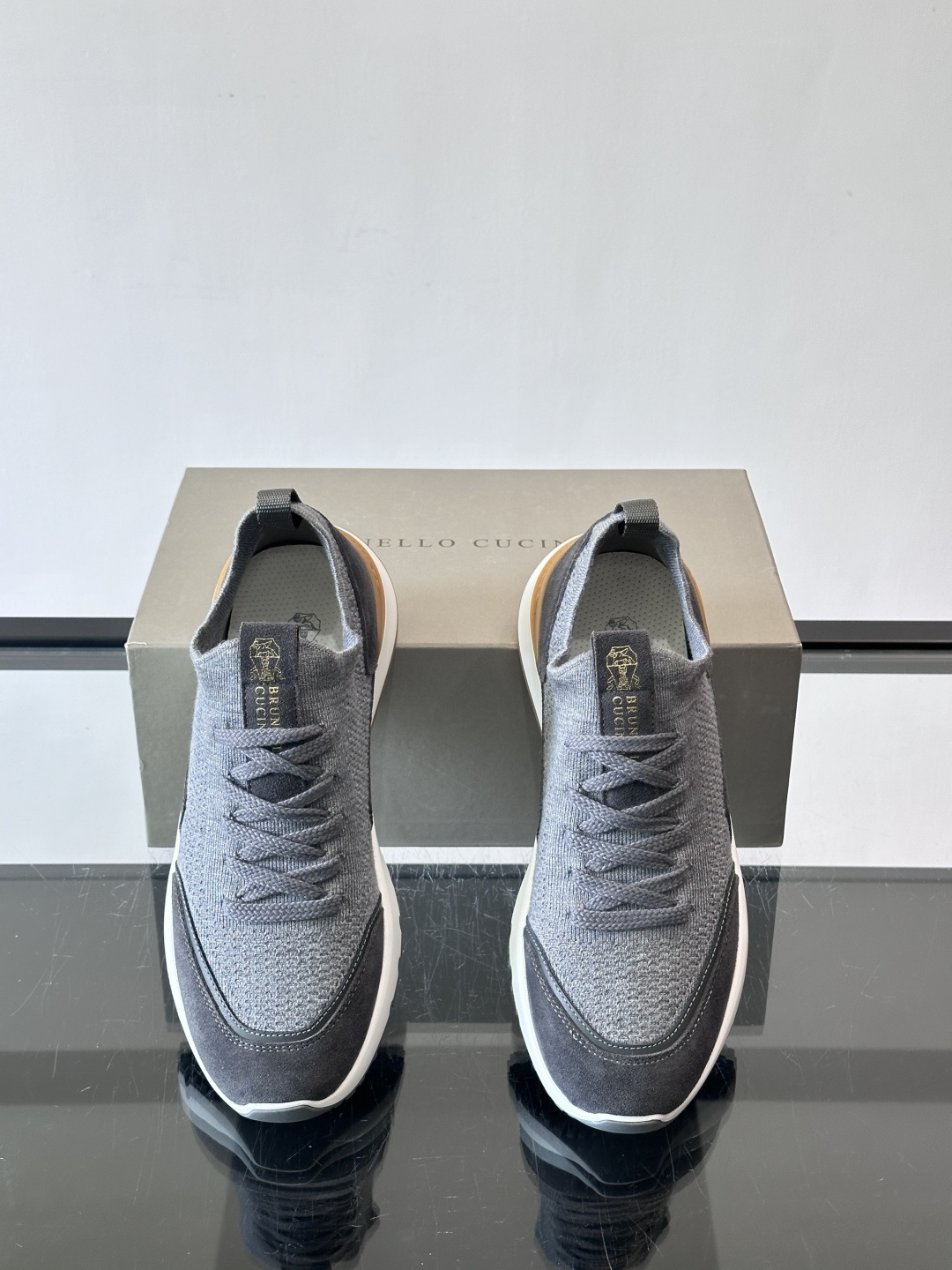 Brunello Cucinelli 新款拼色运动板男鞋 此款运动鞋面料采用进口飞织，春夏穿着舒适透气，