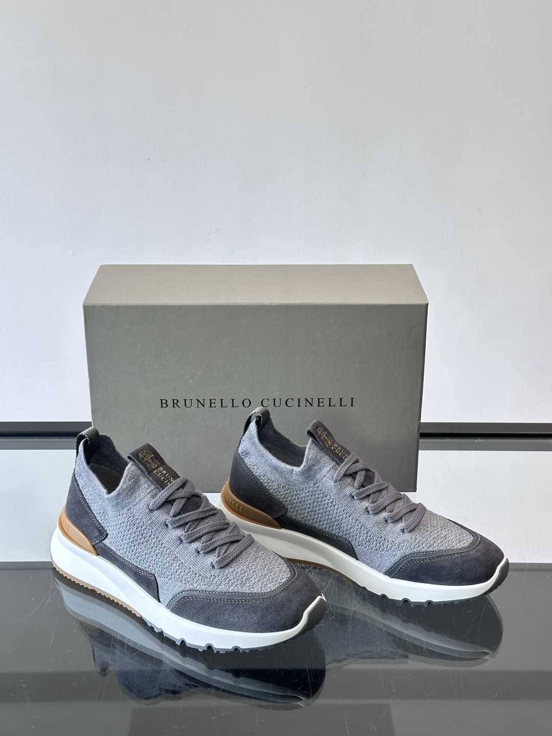 Brunello Cucinelli 新款拼色运动板男鞋 此款运动鞋面料采用进口飞织，春夏穿着舒适透气，