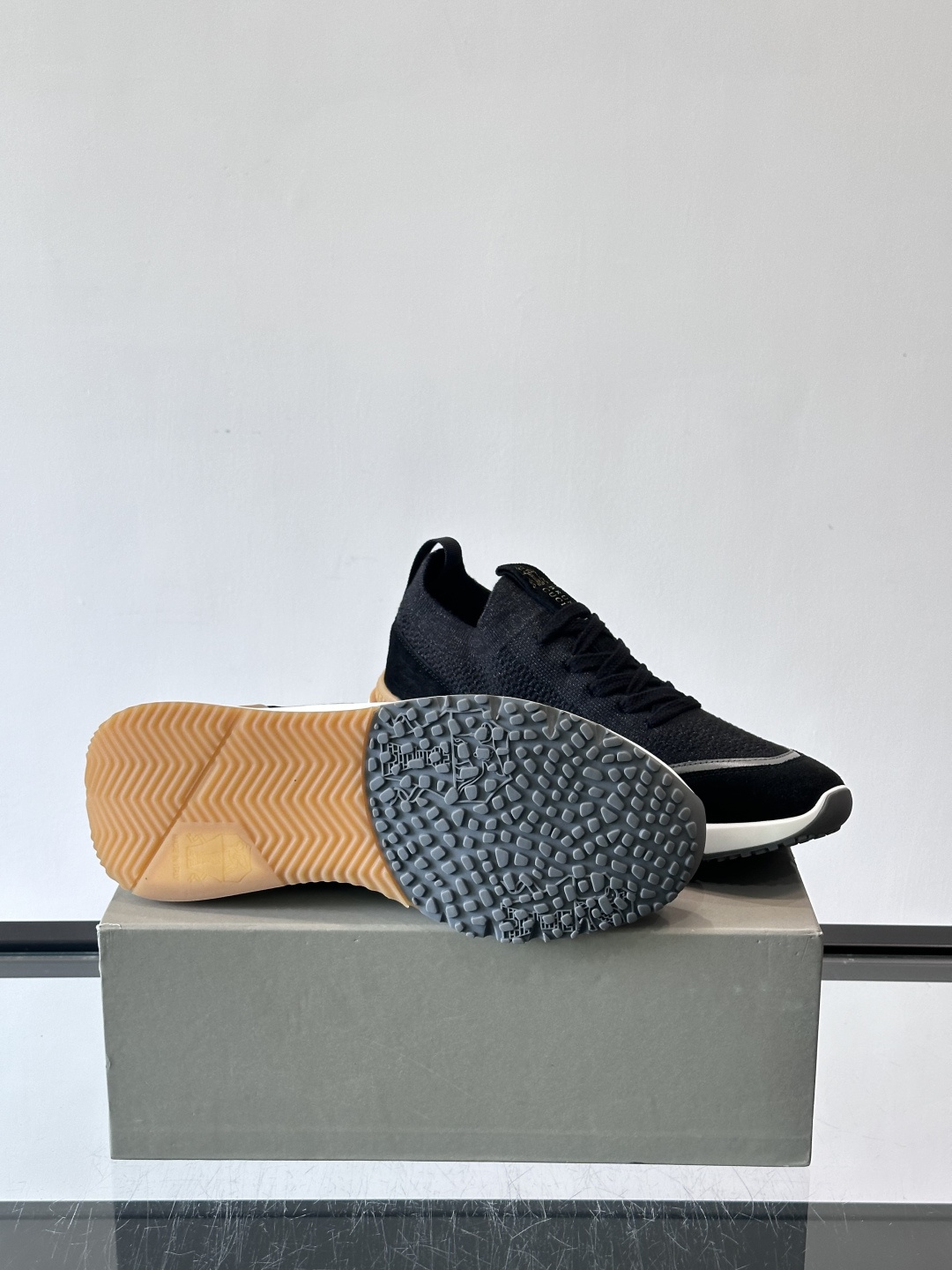 Brunello Cucinelli 新款拼色运动板男鞋 此款运动鞋面料采用进口飞织，春夏穿着舒适透气，