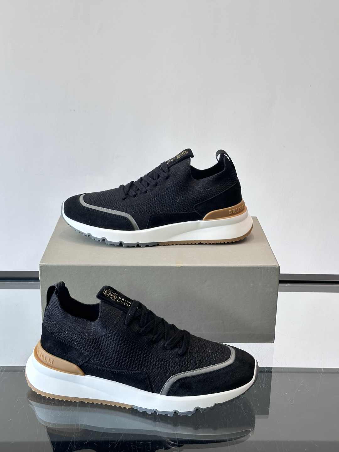 Brunello Cucinelli 新款拼色运动板男鞋 此款运动鞋面料采用进口飞织，春夏穿着舒适透气，