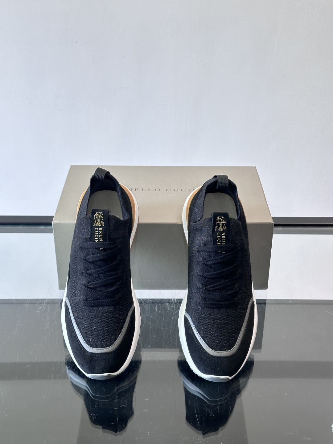 Brunello Cucinelli 新款拼色运动板男鞋 此款运动鞋面料采用进口飞织，春夏穿着舒适透气，