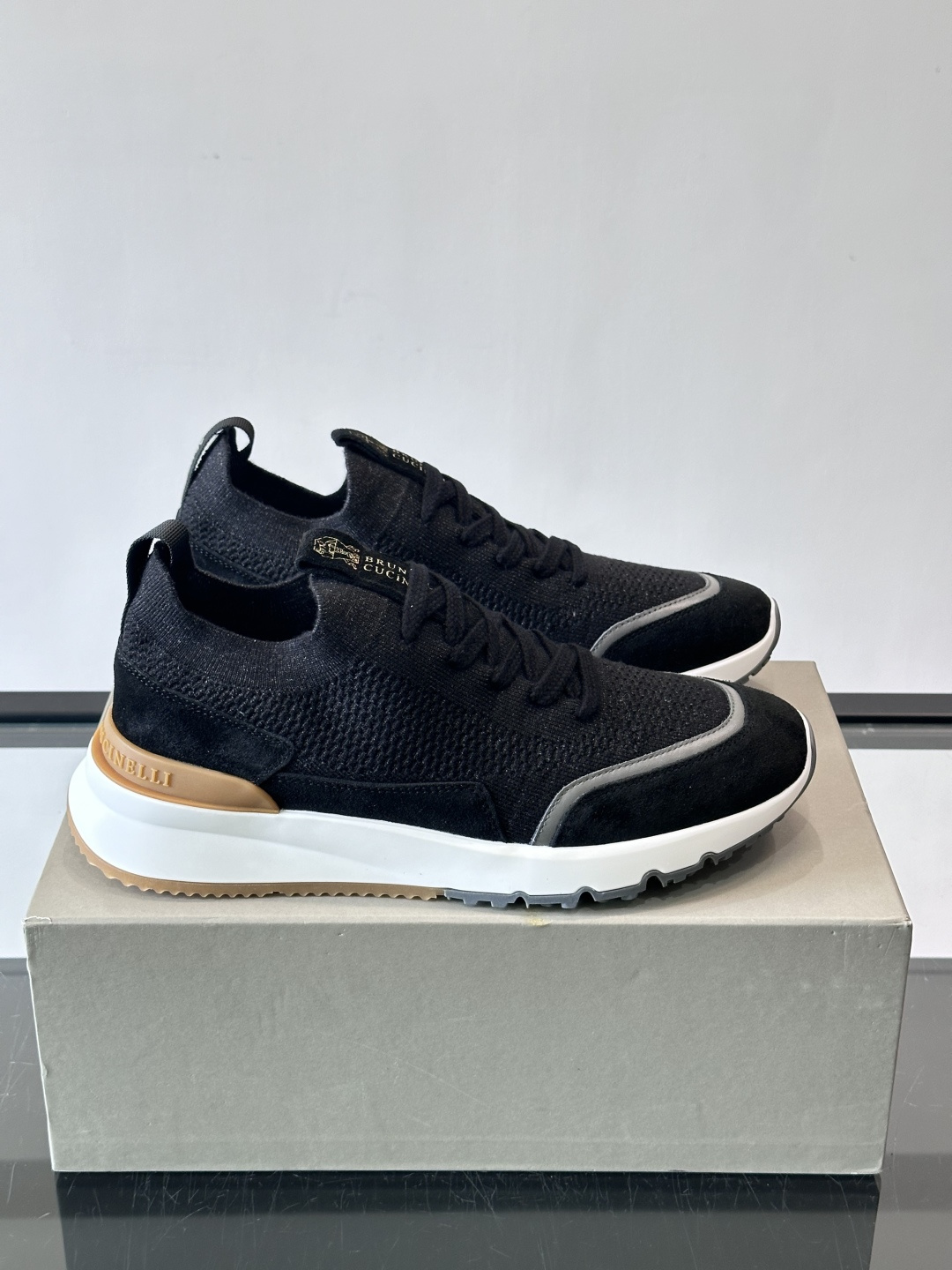 Brunello Cucinelli 新款拼色运动板男鞋 此款运动鞋面料采用进口飞织，春夏穿着舒适透气，