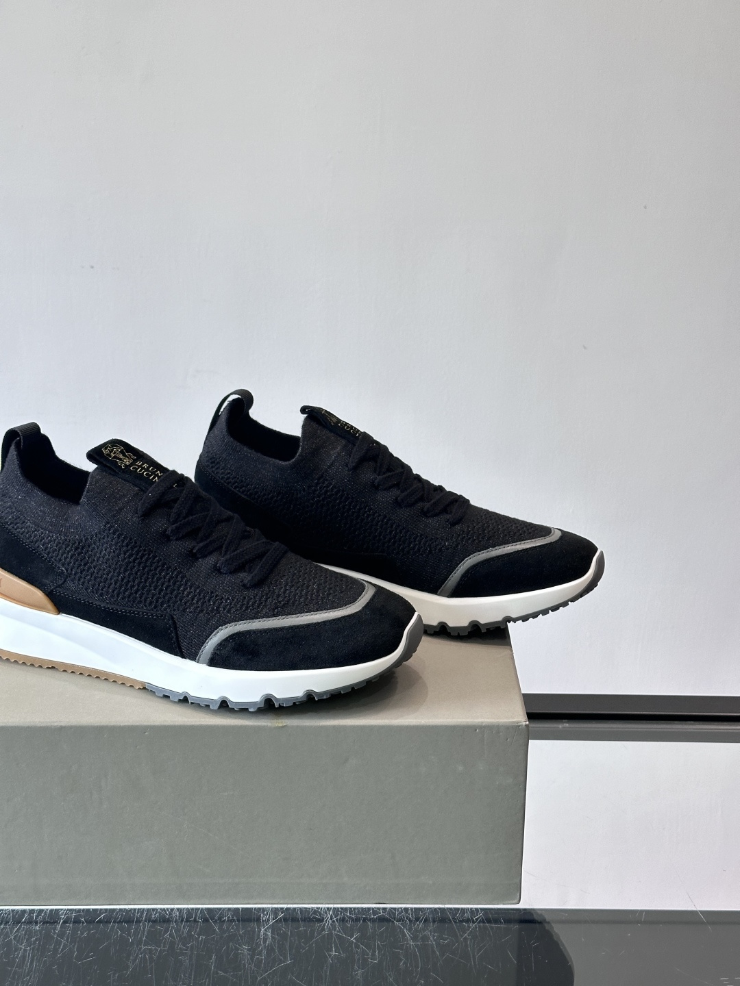 Brunello Cucinelli 新款拼色运动板男鞋 此款运动鞋面料采用进口飞织，春夏穿着舒适透气，