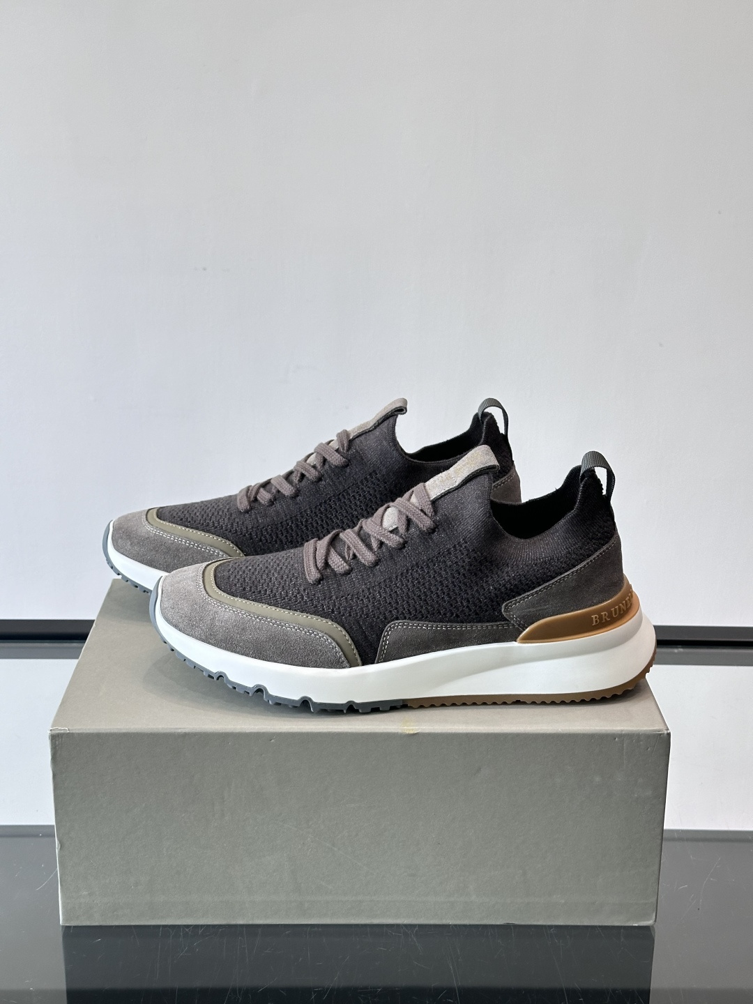 Brunello Cucinelli 新款拼色运动板男鞋 此款运动鞋面料采用进口飞织，春夏穿着舒适透气，