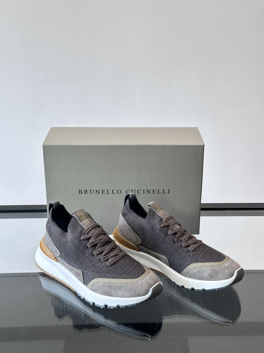 Brunello Cucinelli 新款拼色运动板男鞋 此款运动鞋面料采用进口飞织，春夏穿着舒适透气，