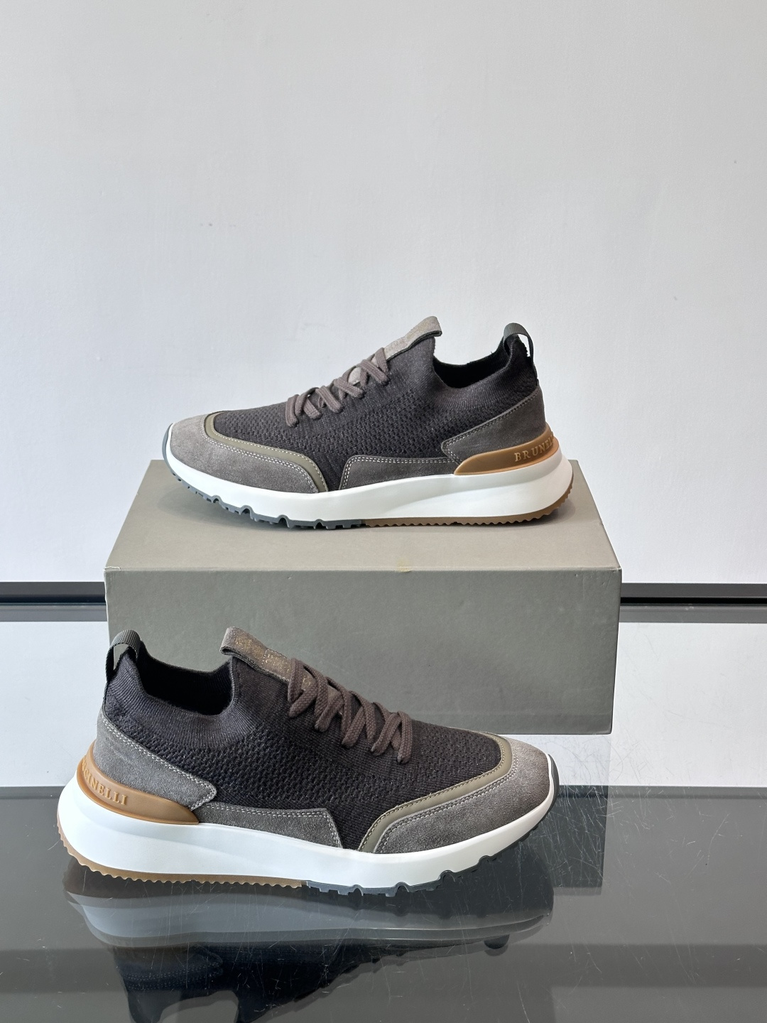 Brunello Cucinelli 新款拼色运动板男鞋 此款运动鞋面料采用进口飞织，春夏穿着舒适透气，