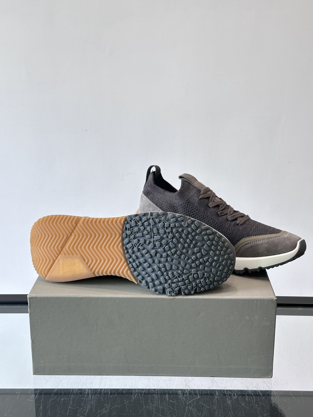 Brunello Cucinelli 新款拼色运动板男鞋 此款运动鞋面料采用进口飞织，春夏穿着舒适透气，