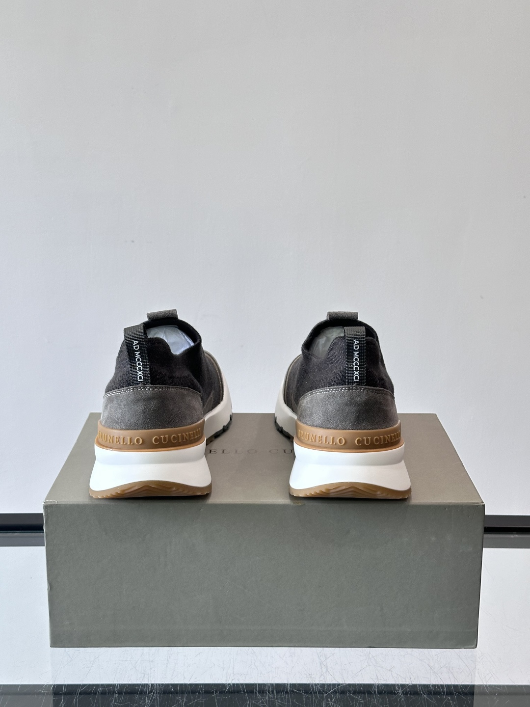 Brunello Cucinelli 新款拼色运动板男鞋 此款运动鞋面料采用进口飞织，春夏穿着舒适透气，