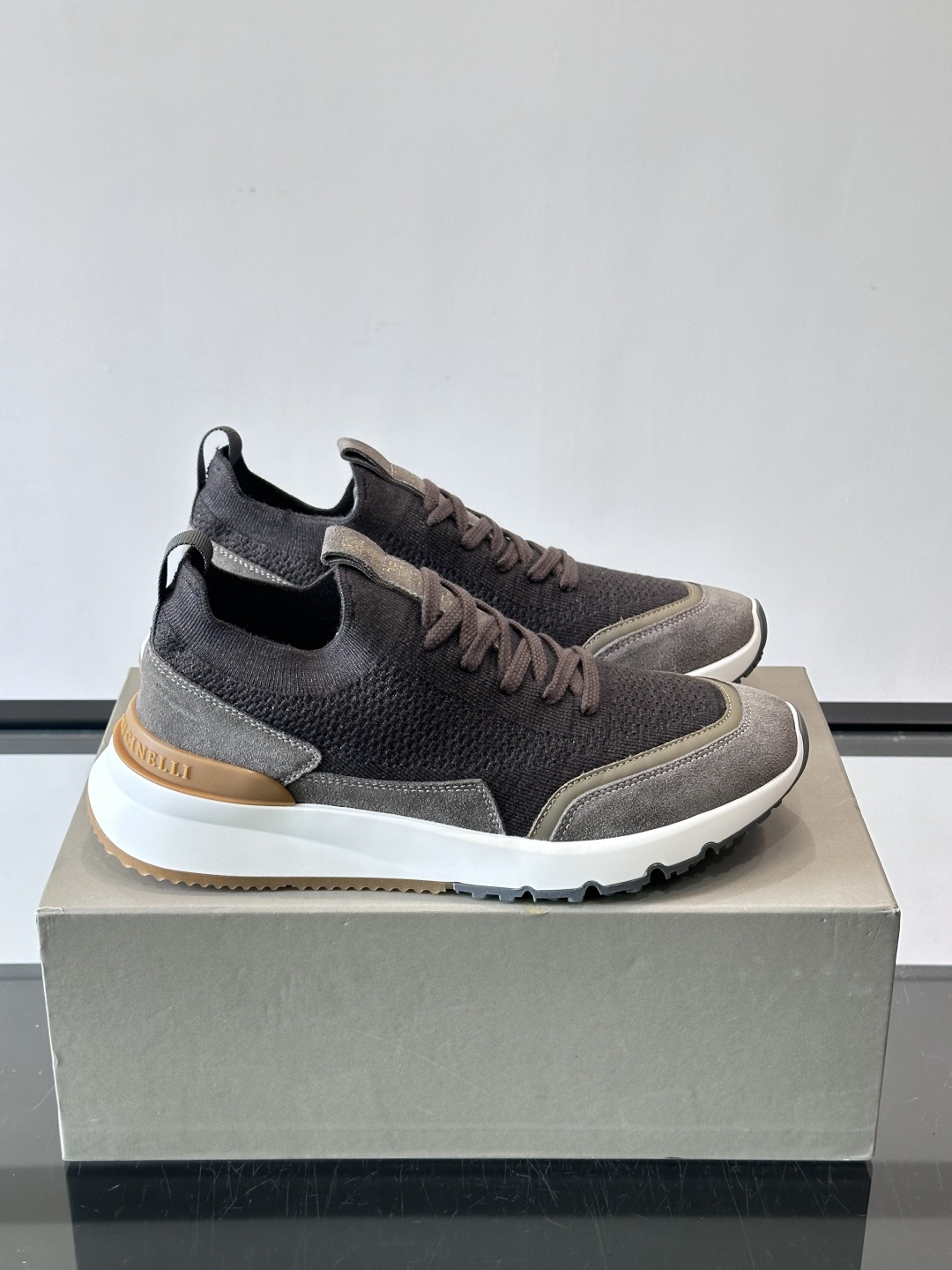 Brunello Cucinelli 新款拼色运动板男鞋 此款运动鞋面料采用进口飞织，春夏穿着舒适透气，