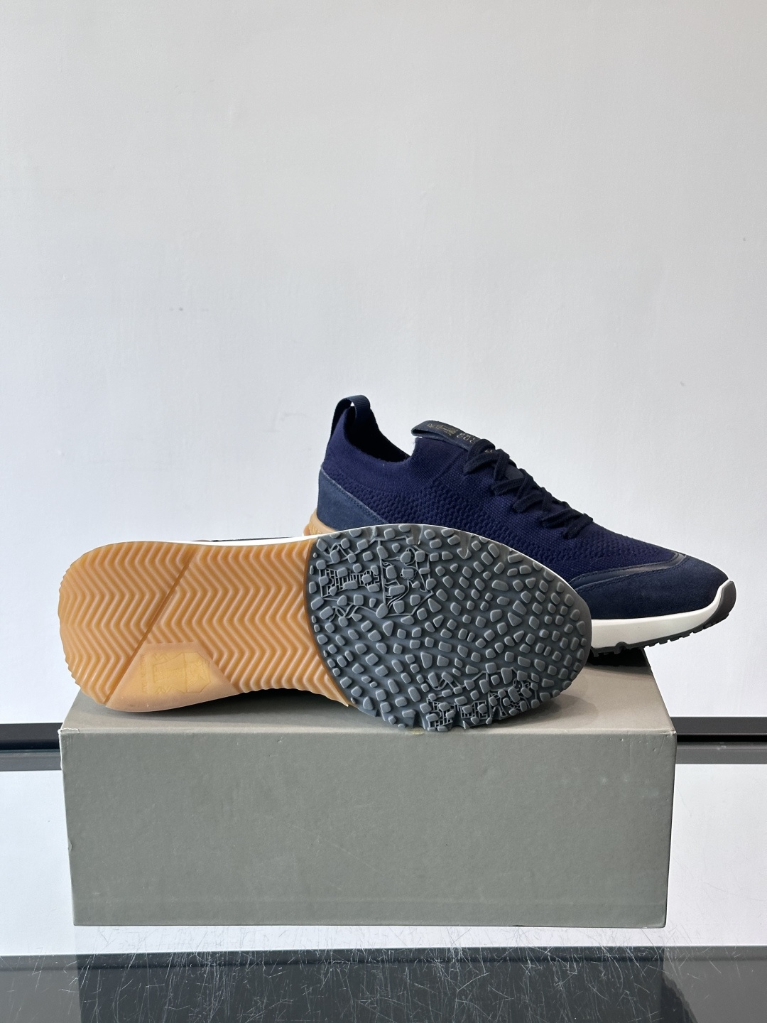 Brunello Cucinelli 新款拼色运动板男鞋 此款运动鞋面料采用进口飞织，春夏穿着舒适透气，