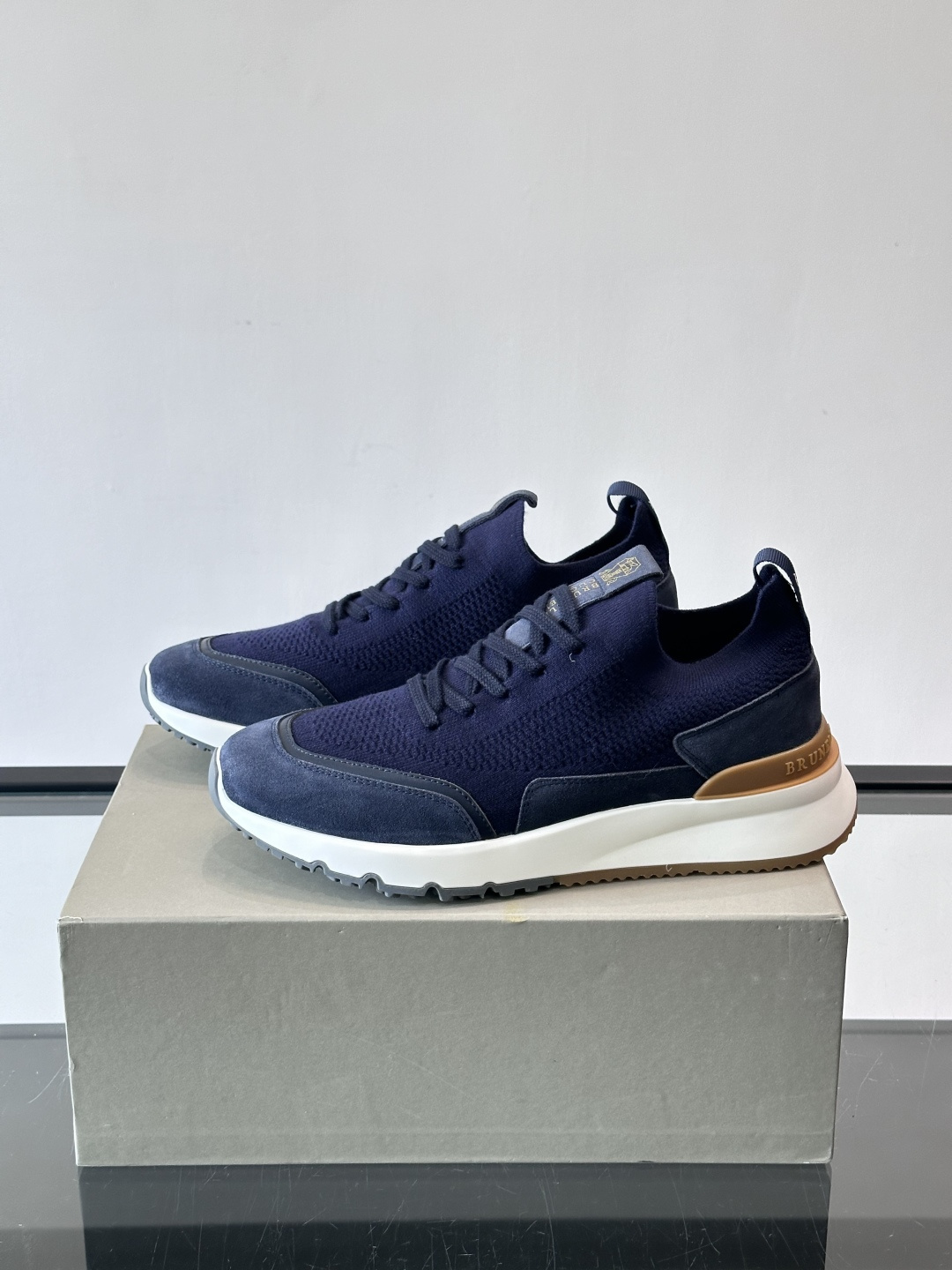 Brunello Cucinelli 新款拼色运动板男鞋 此款运动鞋面料采用进口飞织，春夏穿着舒适透气，