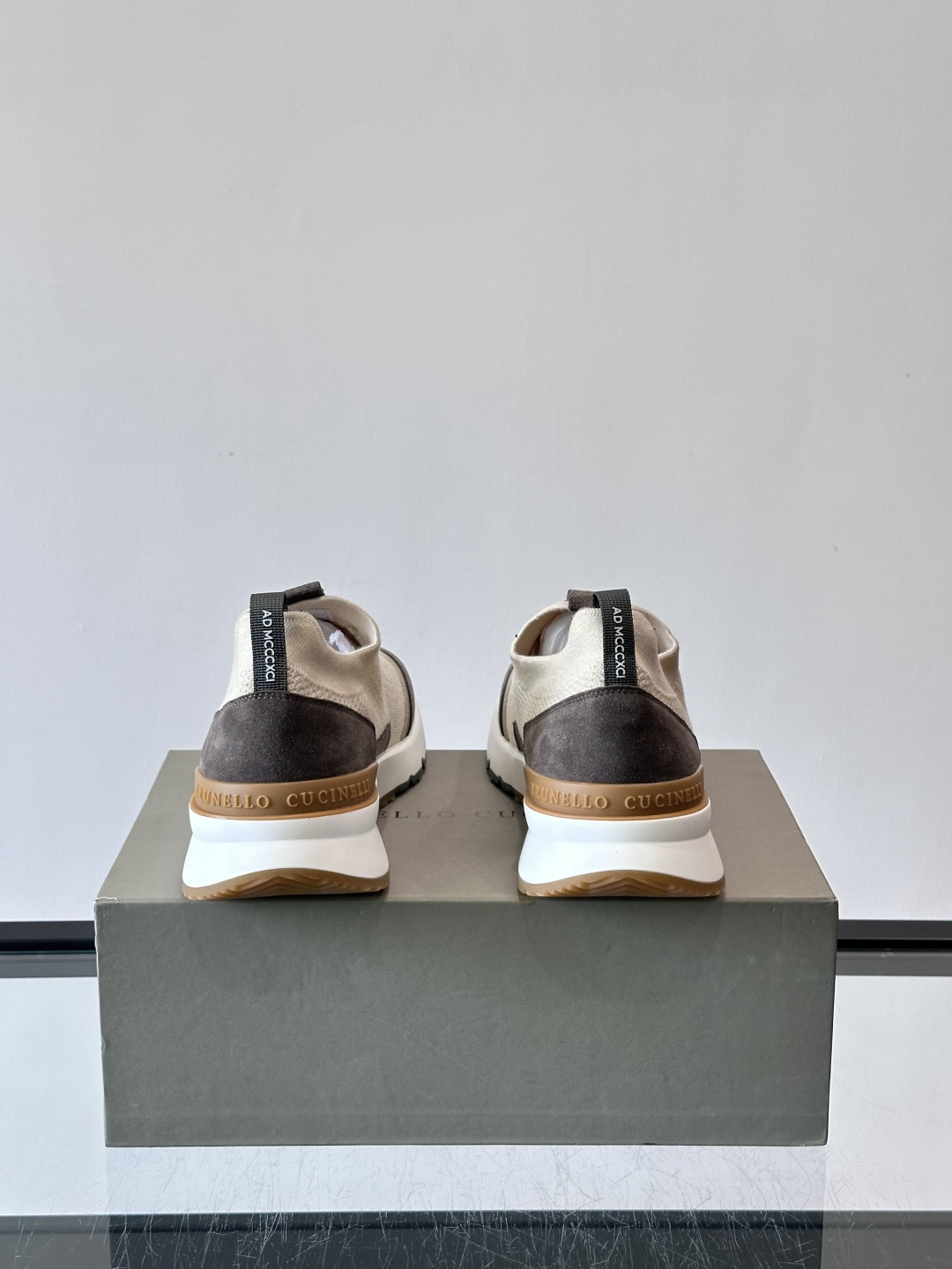 Brunello Cucinelli 新款拼色运动板男鞋 此款运动鞋面料采用进口飞织，春夏穿着舒适透气，