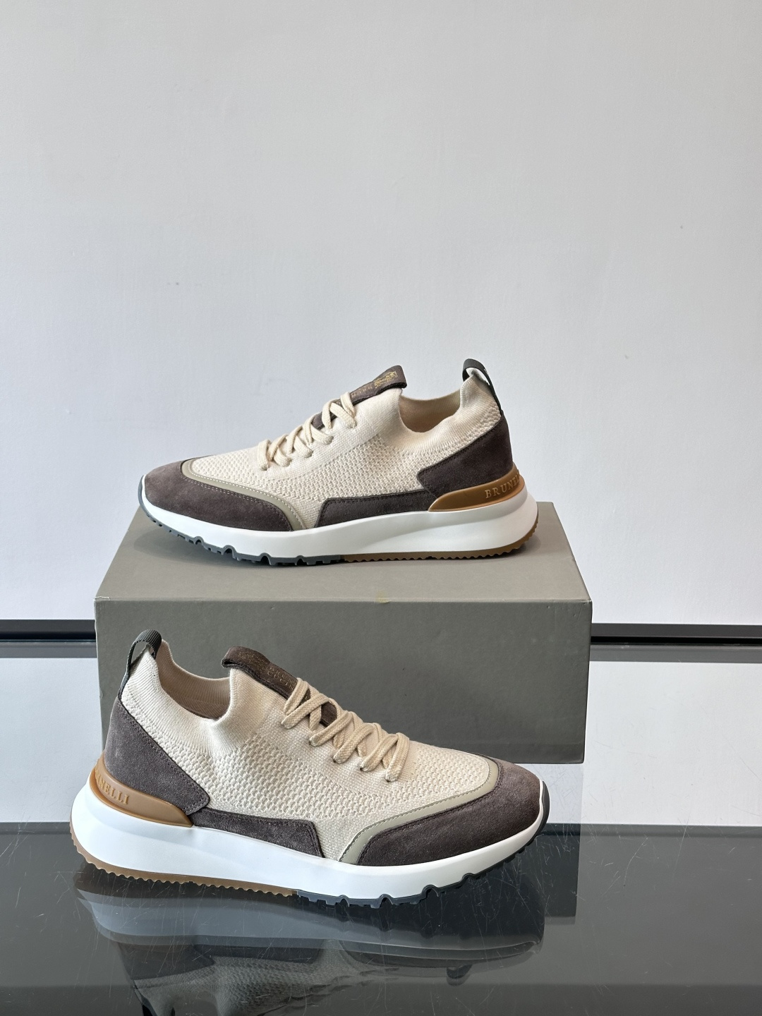 Brunello Cucinelli 新款拼色运动板男鞋 此款运动鞋面料采用进口飞织，春夏穿着舒适透气，