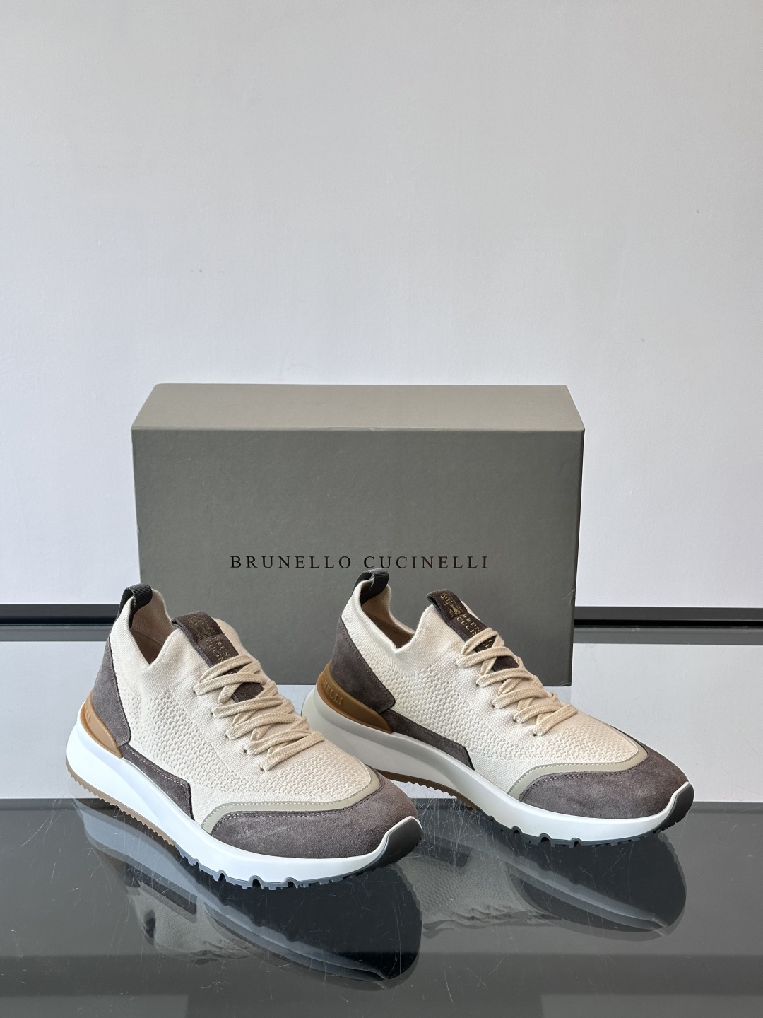 Brunello Cucinelli 新款拼色运动板男鞋 此款运动鞋面料采用进口飞织，春夏穿着舒适透气，