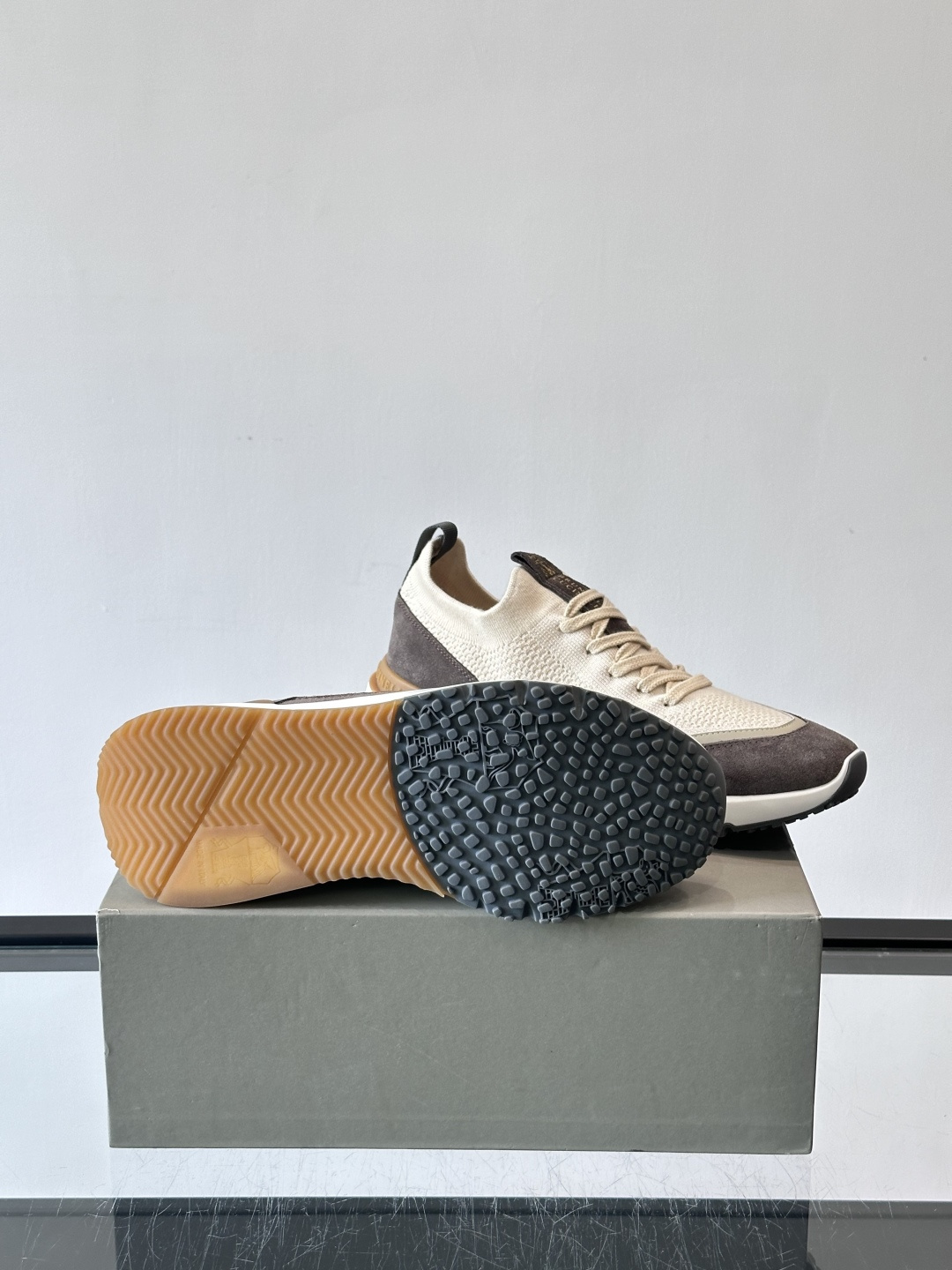 Brunello Cucinelli 新款拼色运动板男鞋 此款运动鞋面料采用进口飞织，春夏穿着舒适透气，