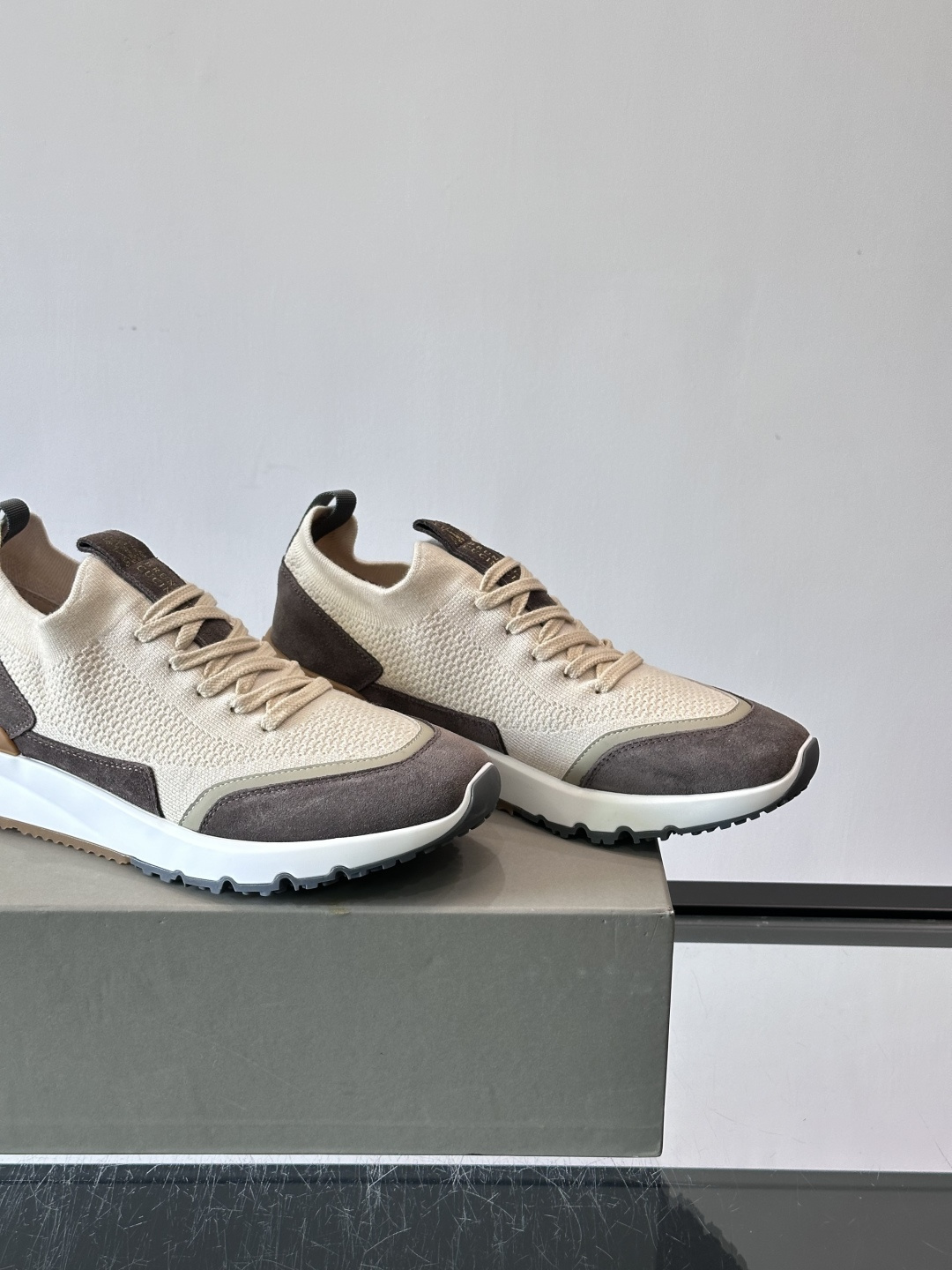 Brunello Cucinelli 新款拼色运动板男鞋 此款运动鞋面料采用进口飞织，春夏穿着舒适透气，