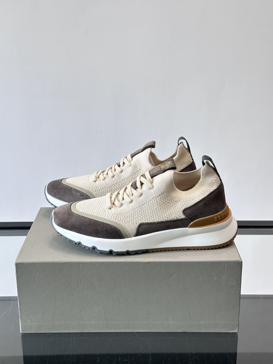 Brunello Cucinelli 新款拼色运动板男鞋 此款运动鞋面料采用进口飞织，春夏穿着舒适透气，