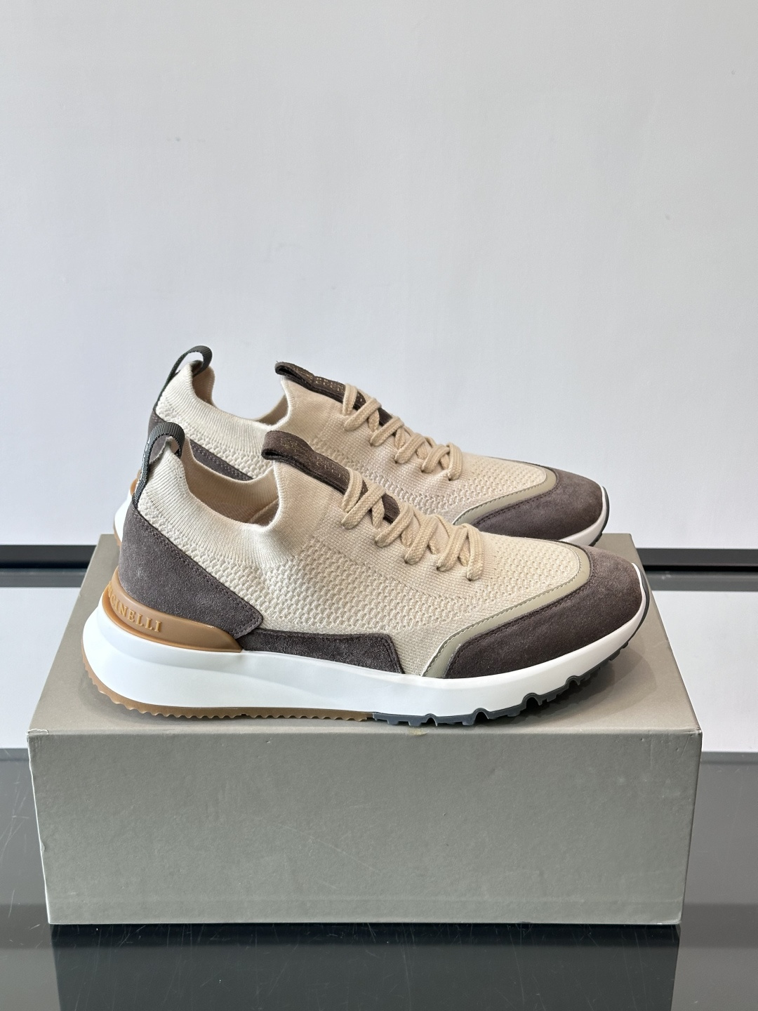 Brunello Cucinelli 新款拼色运动板男鞋 此款运动鞋面料采用进口飞织，春夏穿着舒适透气，